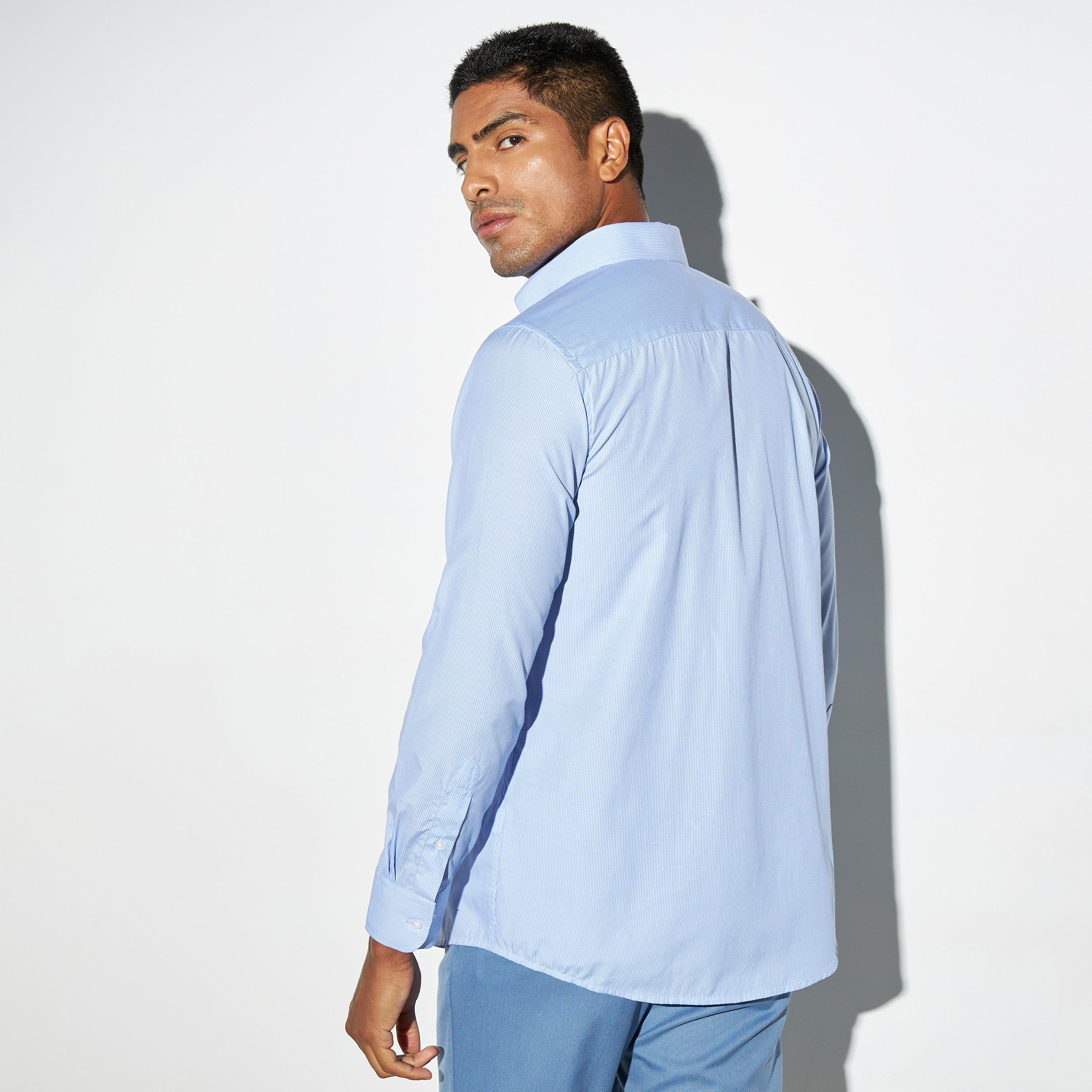 قميص مخطط سهل الكي بأكمام طويلة وجيب على الصدر-men-clothing-shirts-image-3