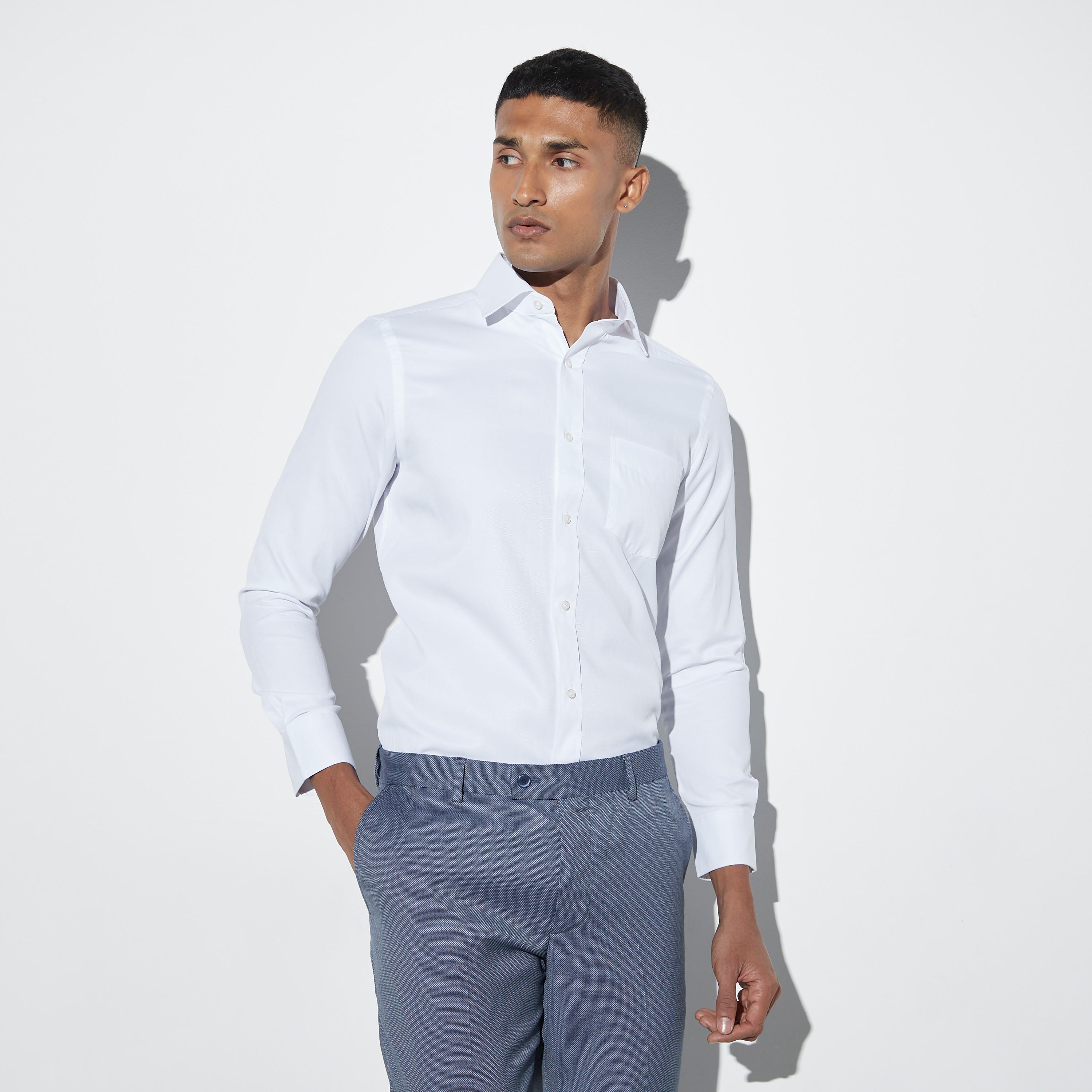 قميص سادة سهل الكي بأكمام طويلة وجيب على الصدر-men-clothing-shirts-image-1