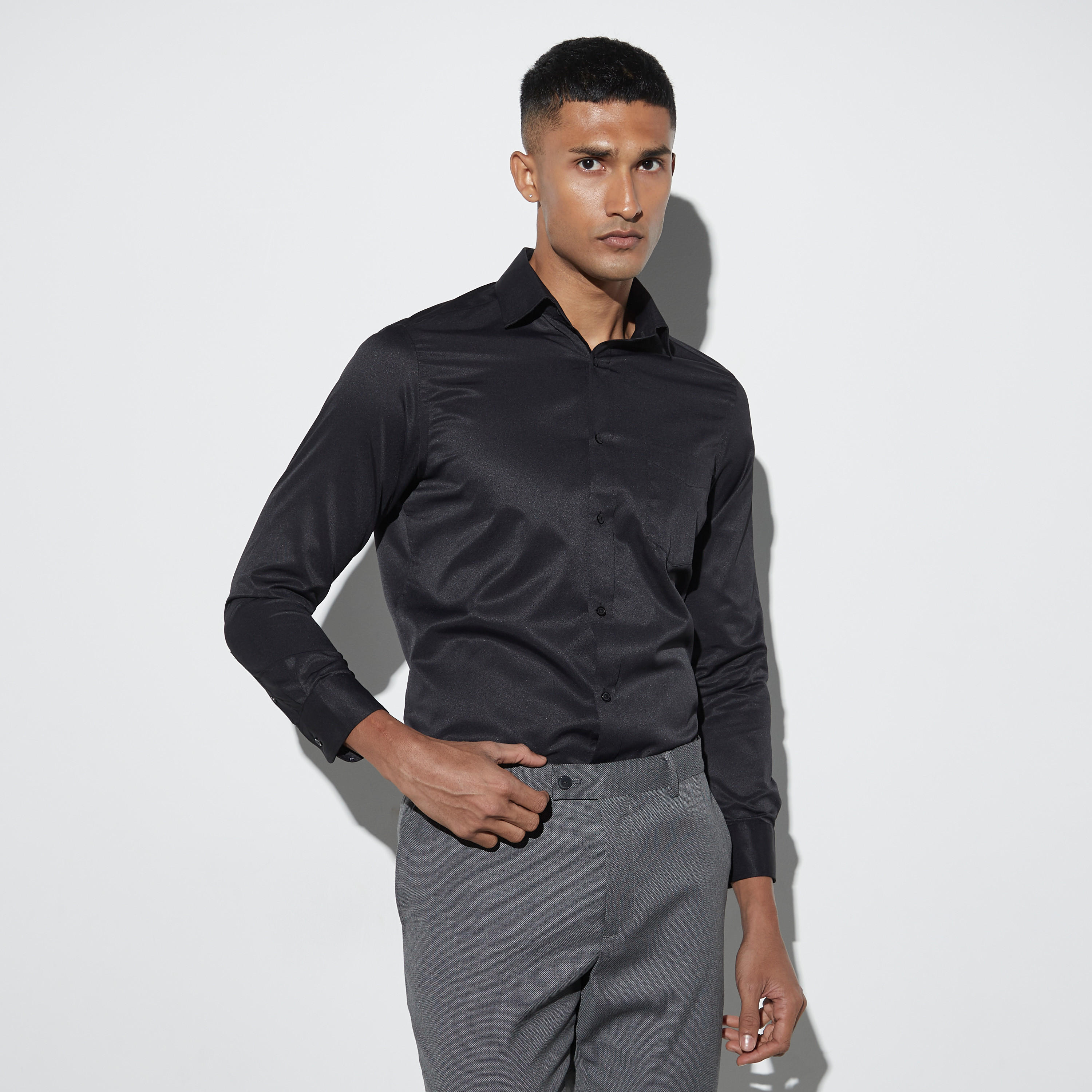 قميص سادة سهل الكي بأكمام طويلة وجيب على الصدر-men-clothing-shirts-image-1