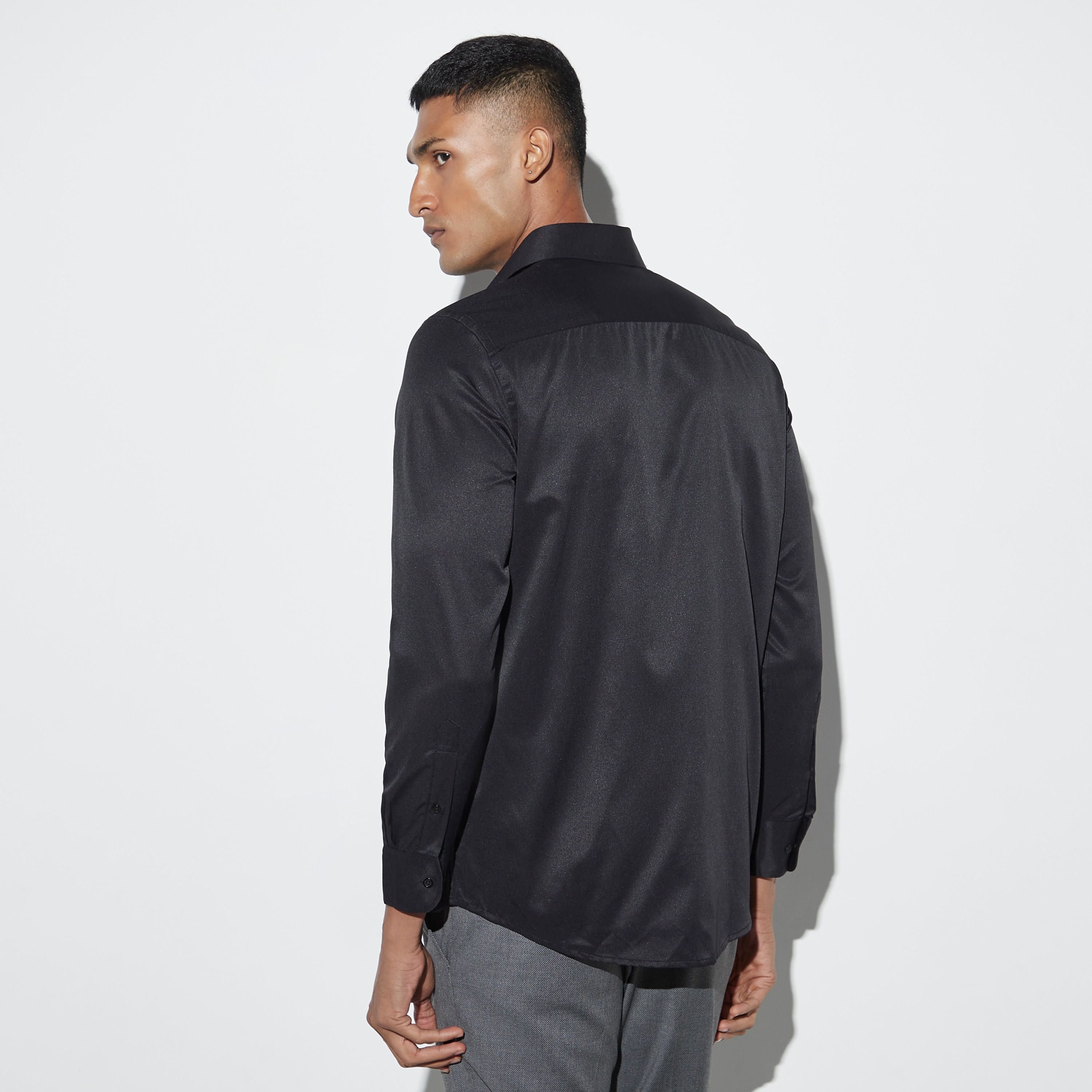 قميص سادة سهل الكي بأكمام طويلة وجيب على الصدر-men-clothing-shirts-image-3