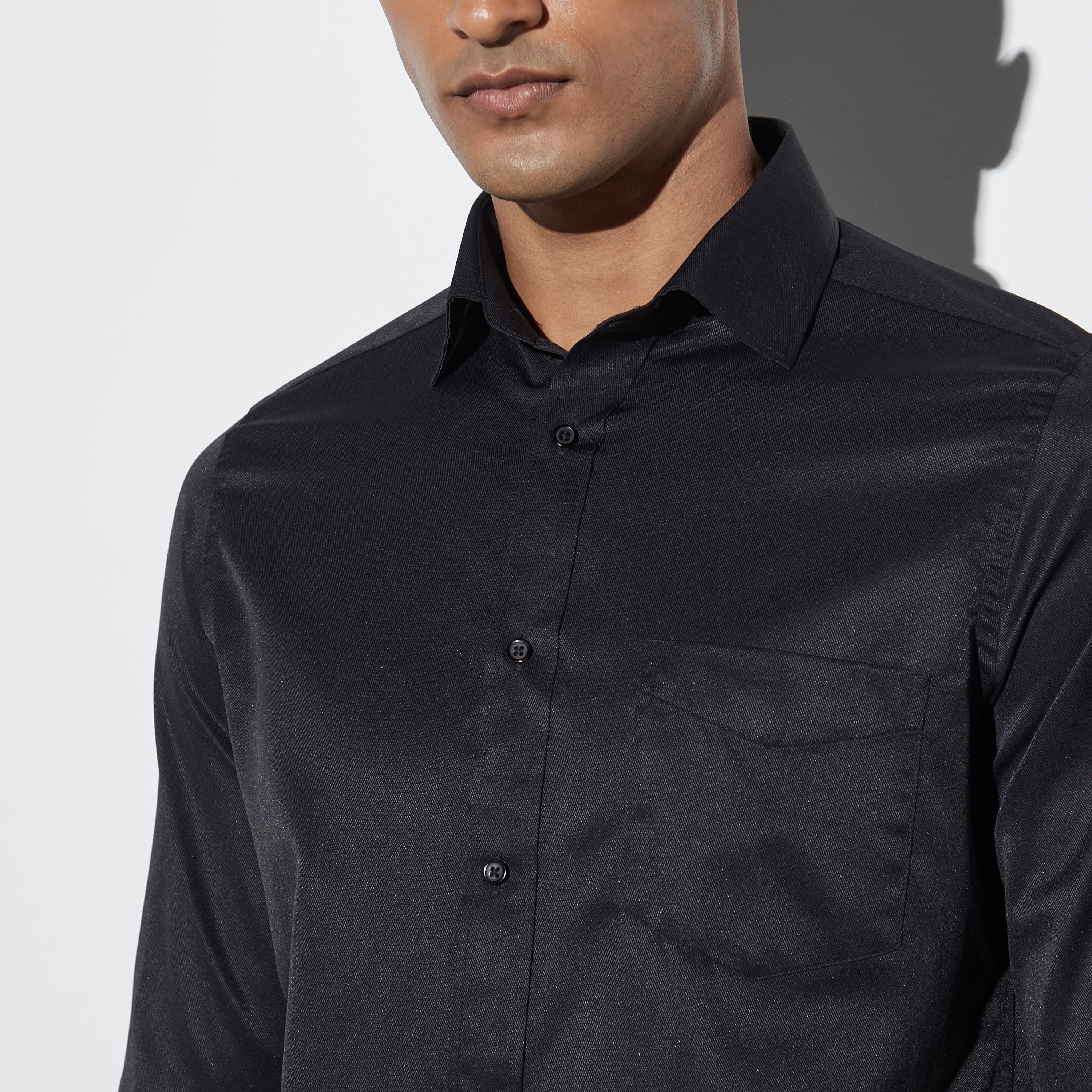 قميص سادة سهل الكي بأكمام طويلة وجيب على الصدر-men-clothing-shirts-image-4