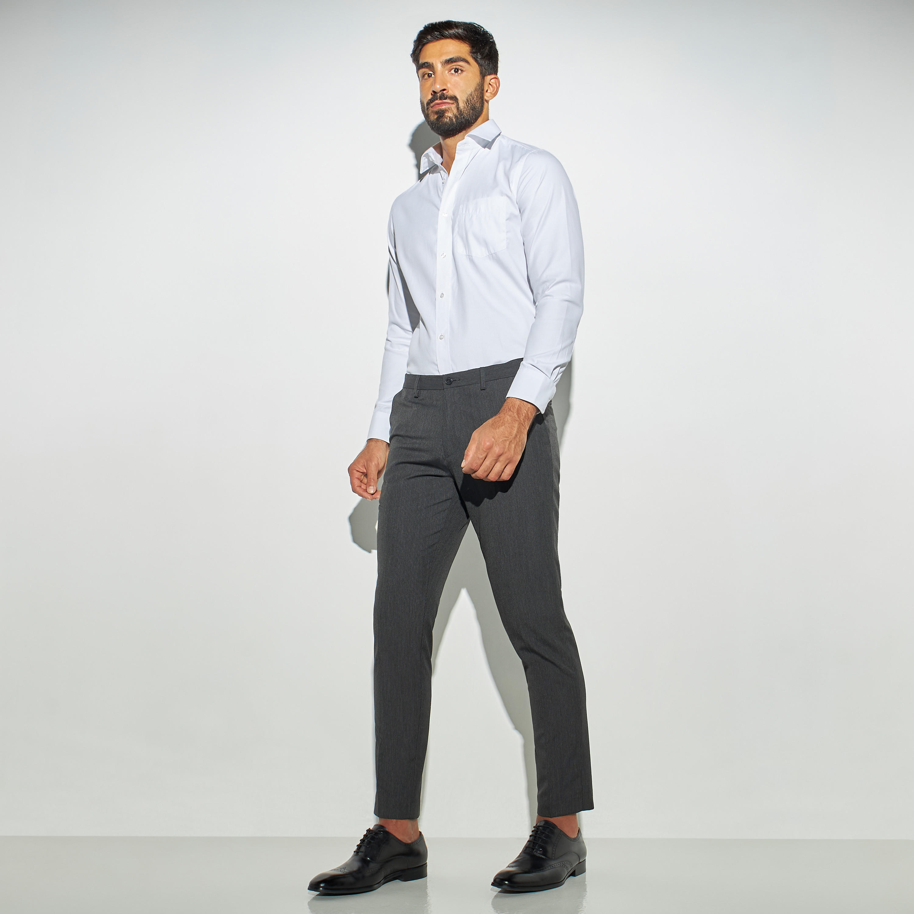 بنطلون طويل بارز الملمس بقصة مريحة وزر إغلاق-men-clothing-bottoms-trousersandchinos-trousers-image-3