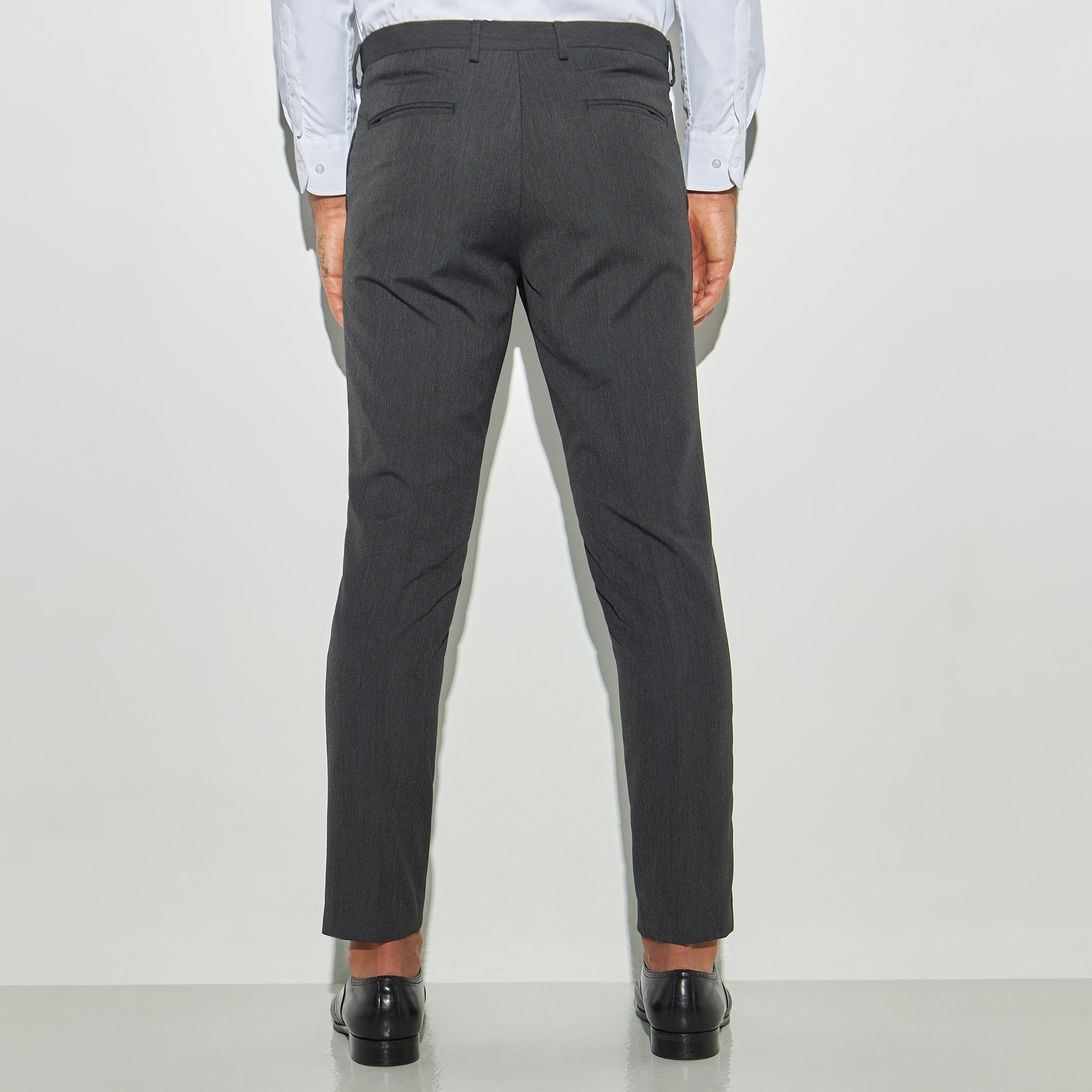 بنطلون طويل بارز الملمس بقصة مريحة وزر إغلاق-men-clothing-bottoms-trousersandchinos-trousers-image-2