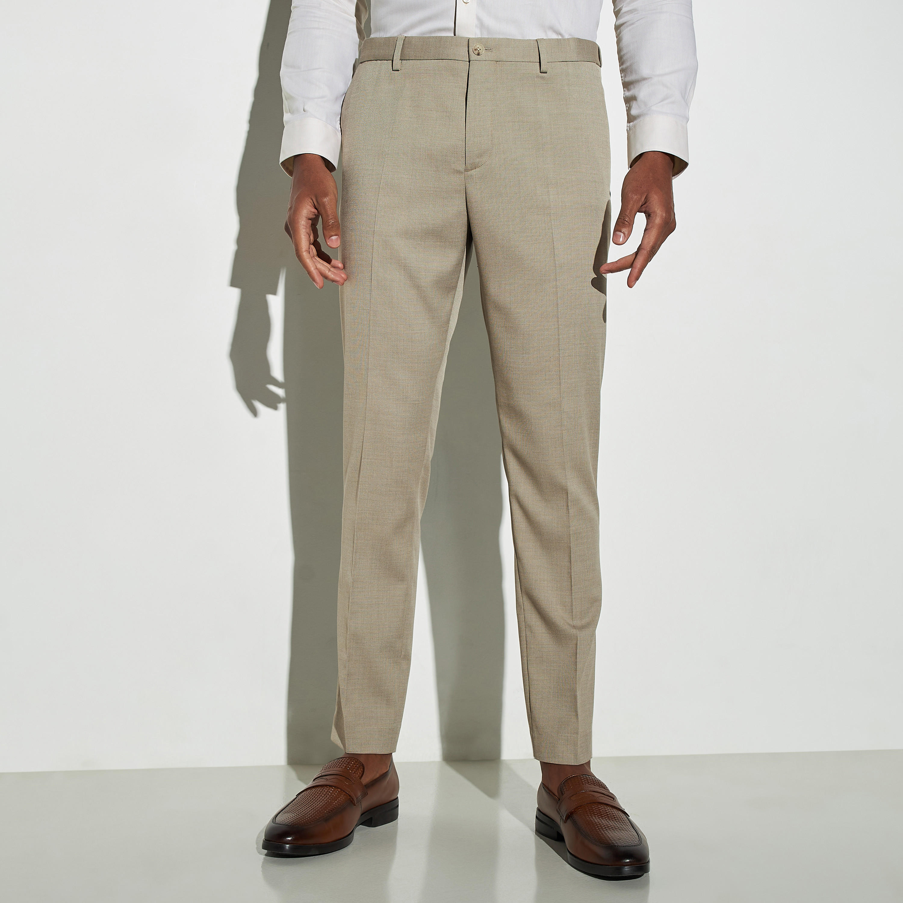 بنطلون رسمي بارز الملمس بقصة عادية وجيوب-men-clothing-bottoms-trousersandchinos-trousers-image-1
