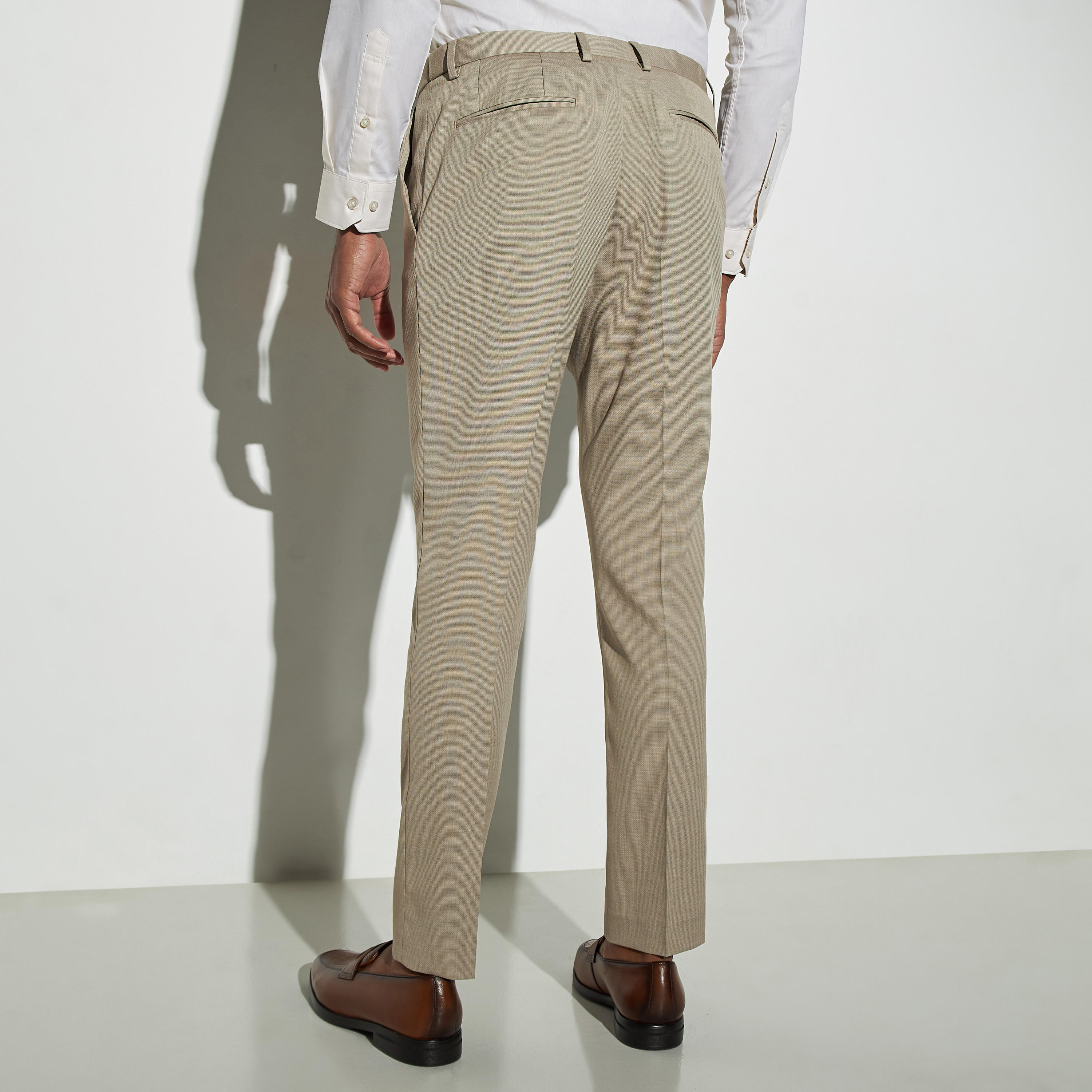 بنطلون رسمي بارز الملمس بقصة عادية وجيوب-men-clothing-bottoms-trousersandchinos-trousers-image-3