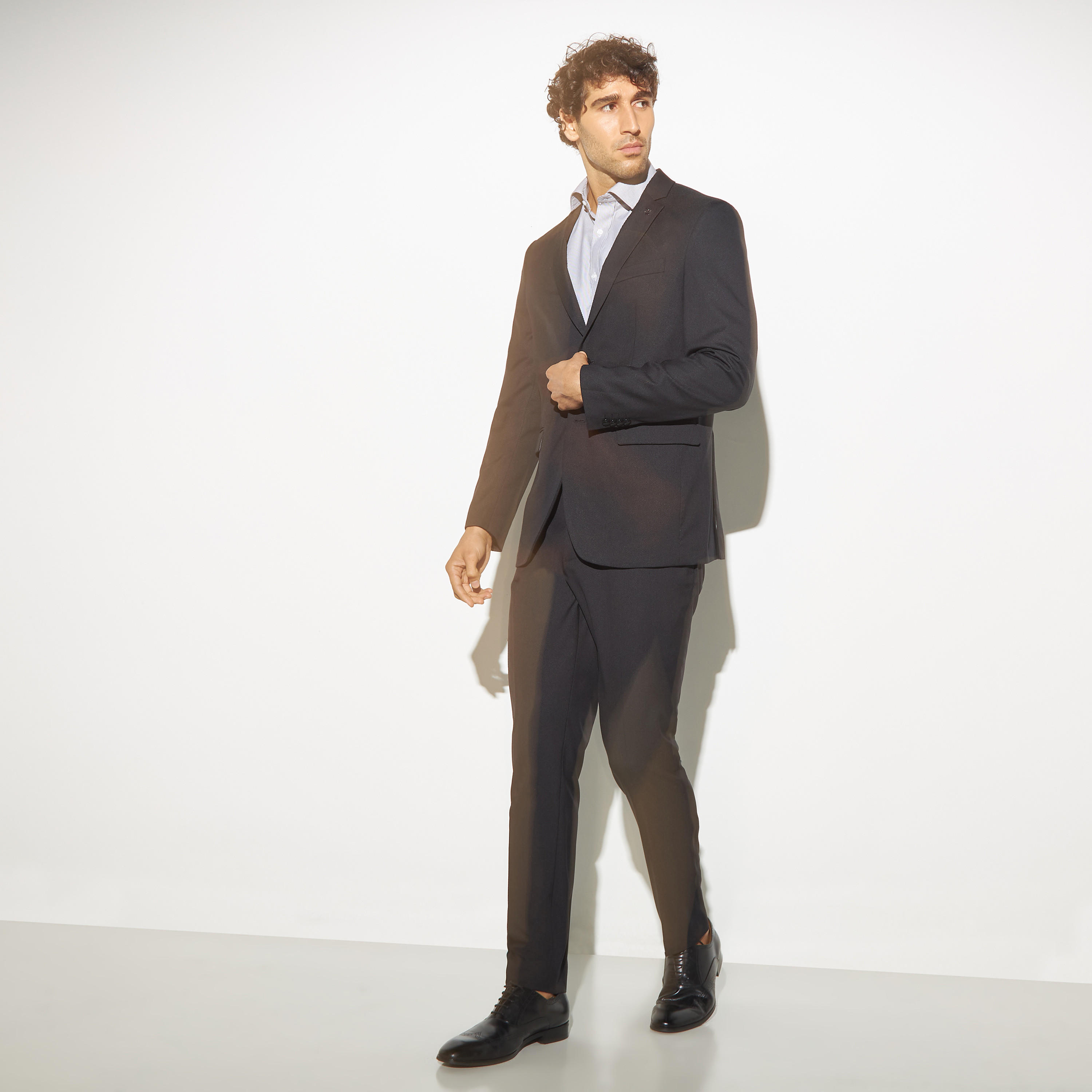 بنطلون رسمي بارز اللملمس بجيوب-men-clothing-bottoms-trousersandchinos-trousers-image-3