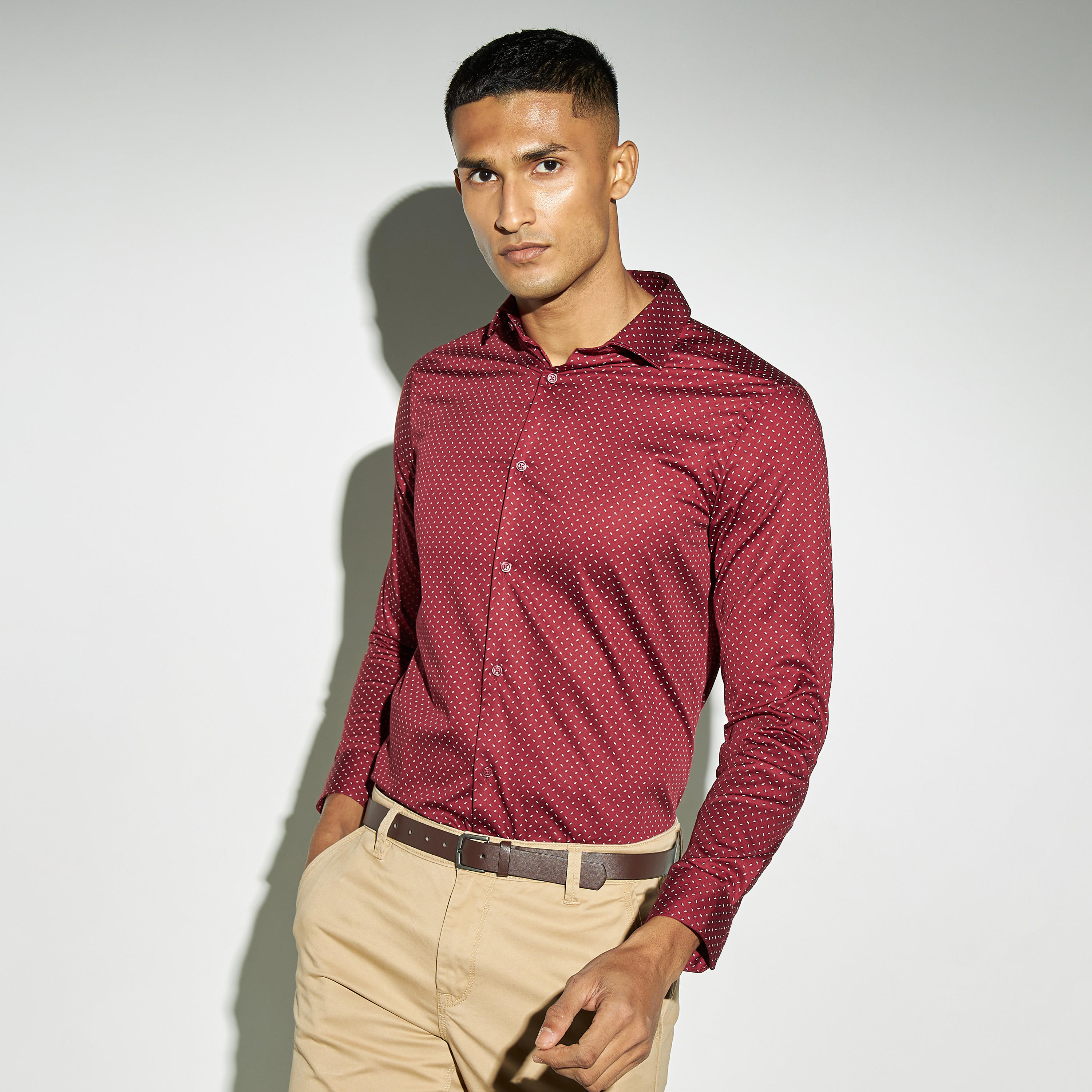 قميص بقصّة سليم وأكمام طويلة وطبعات-men-clothing-shirts-image-1