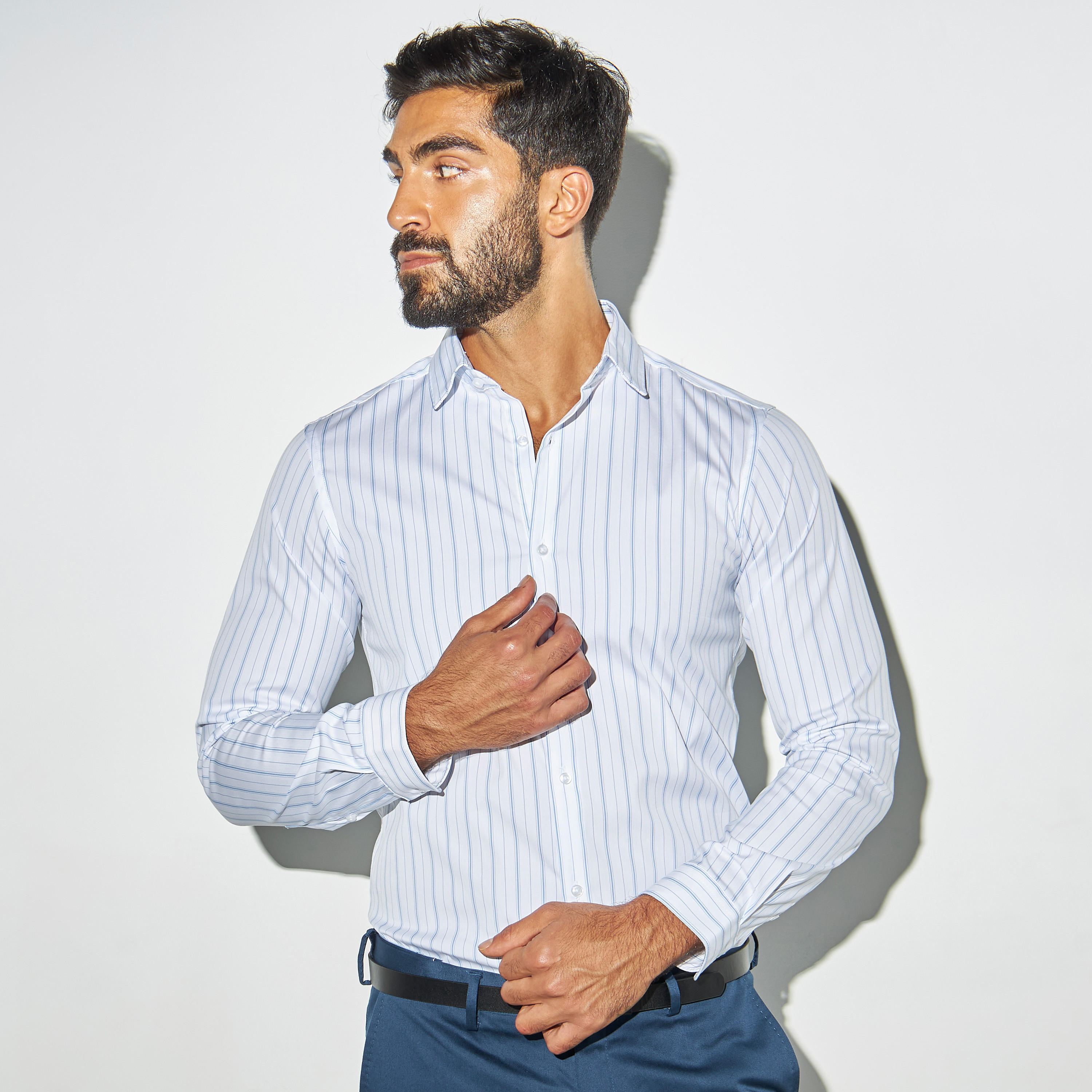 قميص سليم مقلّم بياقة عاديّة وأكمام طويلة-men-clothing-shirts-image-1