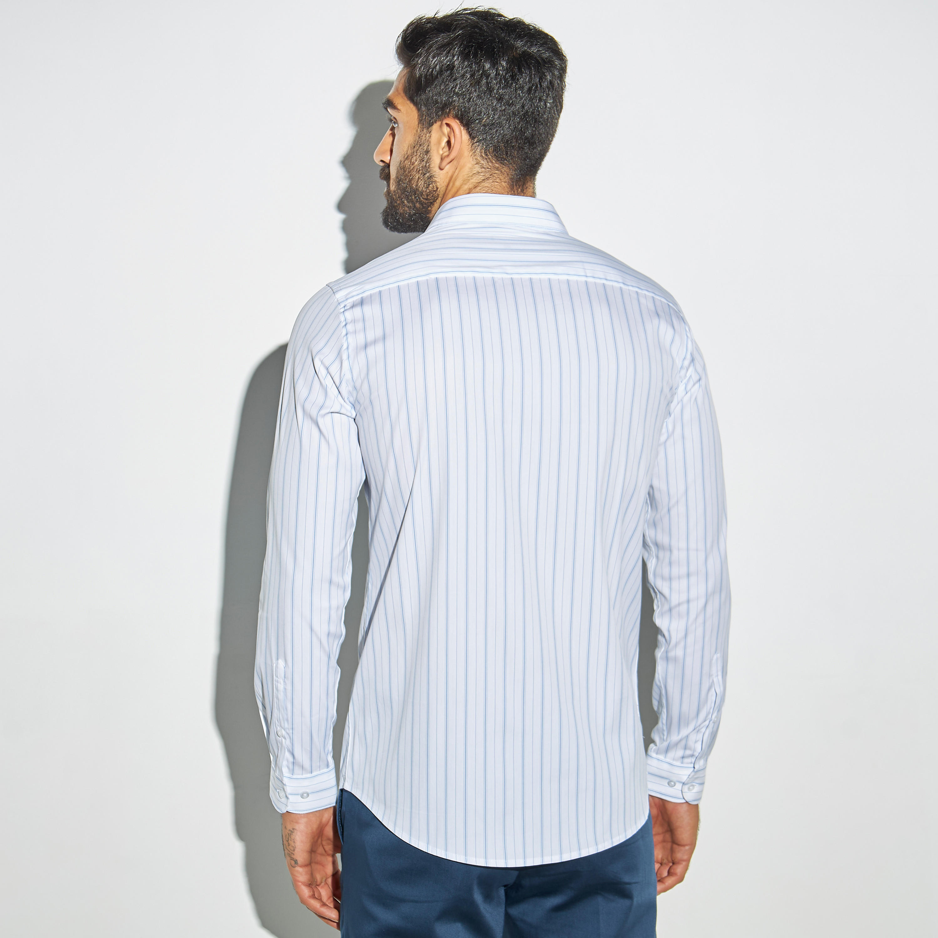 قميص سليم مقلّم بياقة عاديّة وأكمام طويلة-men-clothing-shirts-image-3