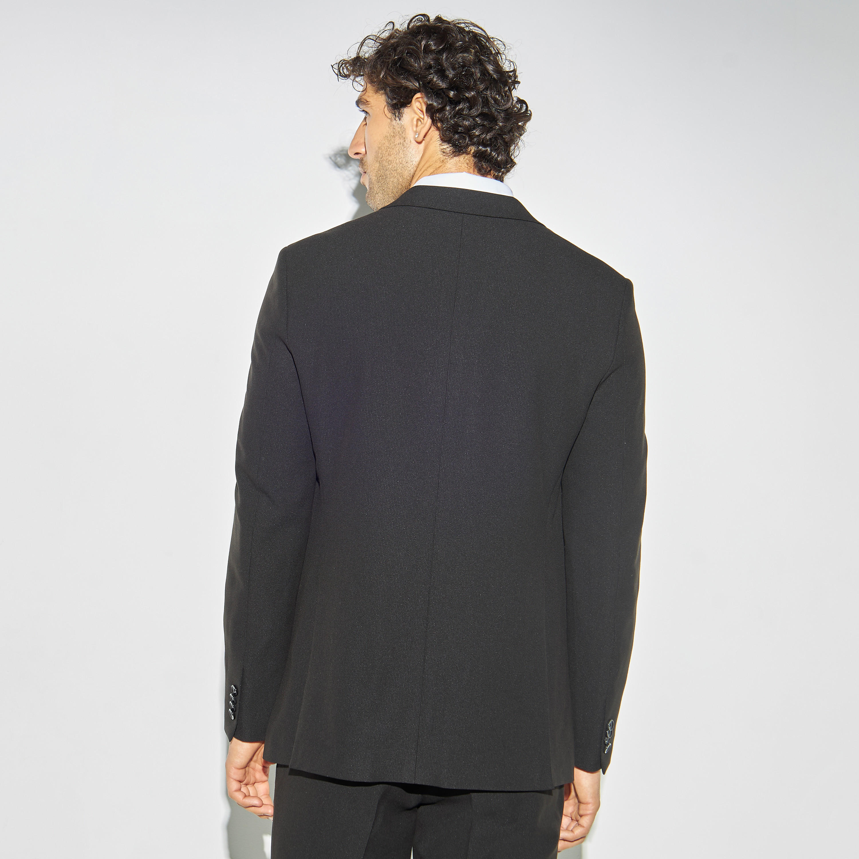 بليزر سادة بقصة سليم وجيوب-men-winterwear-jacketsandblazers-image-3
