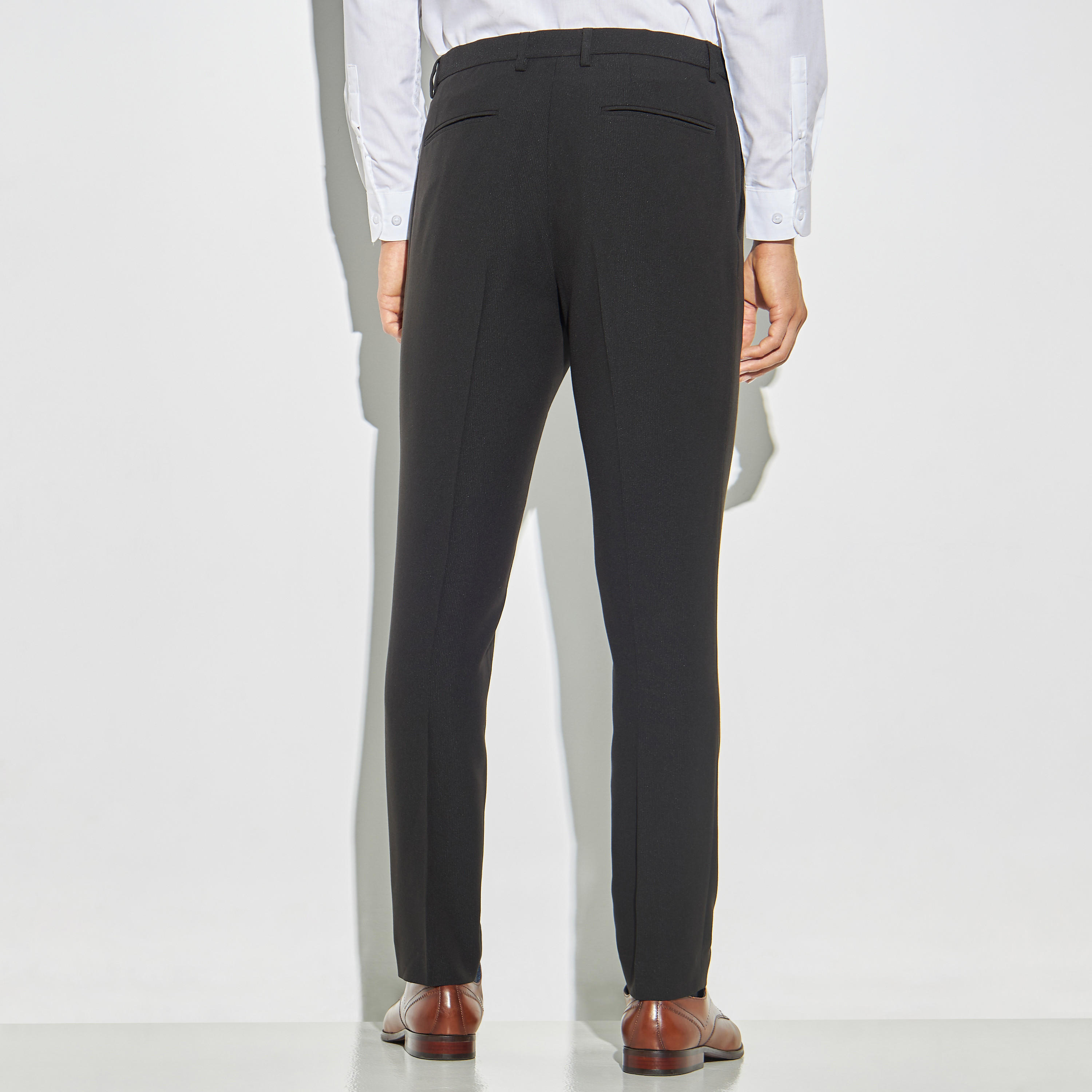 بنطلون رسمي بارز اللملمس بجيوب-men-clothing-bottoms-trousersandchinos-trousers-image-2