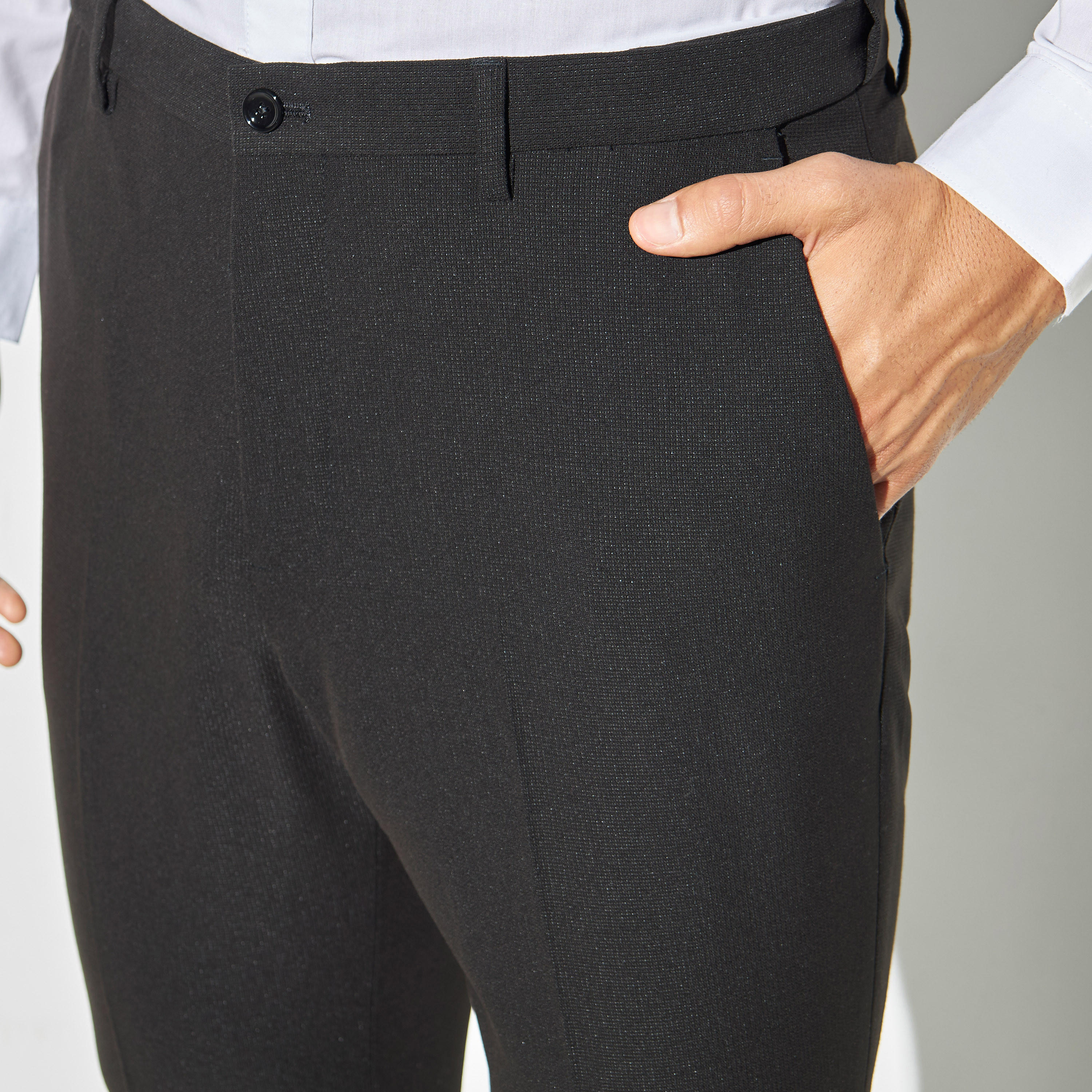 بنطلون رسمي بارز اللملمس بجيوب-men-clothing-bottoms-trousersandchinos-trousers-image-1