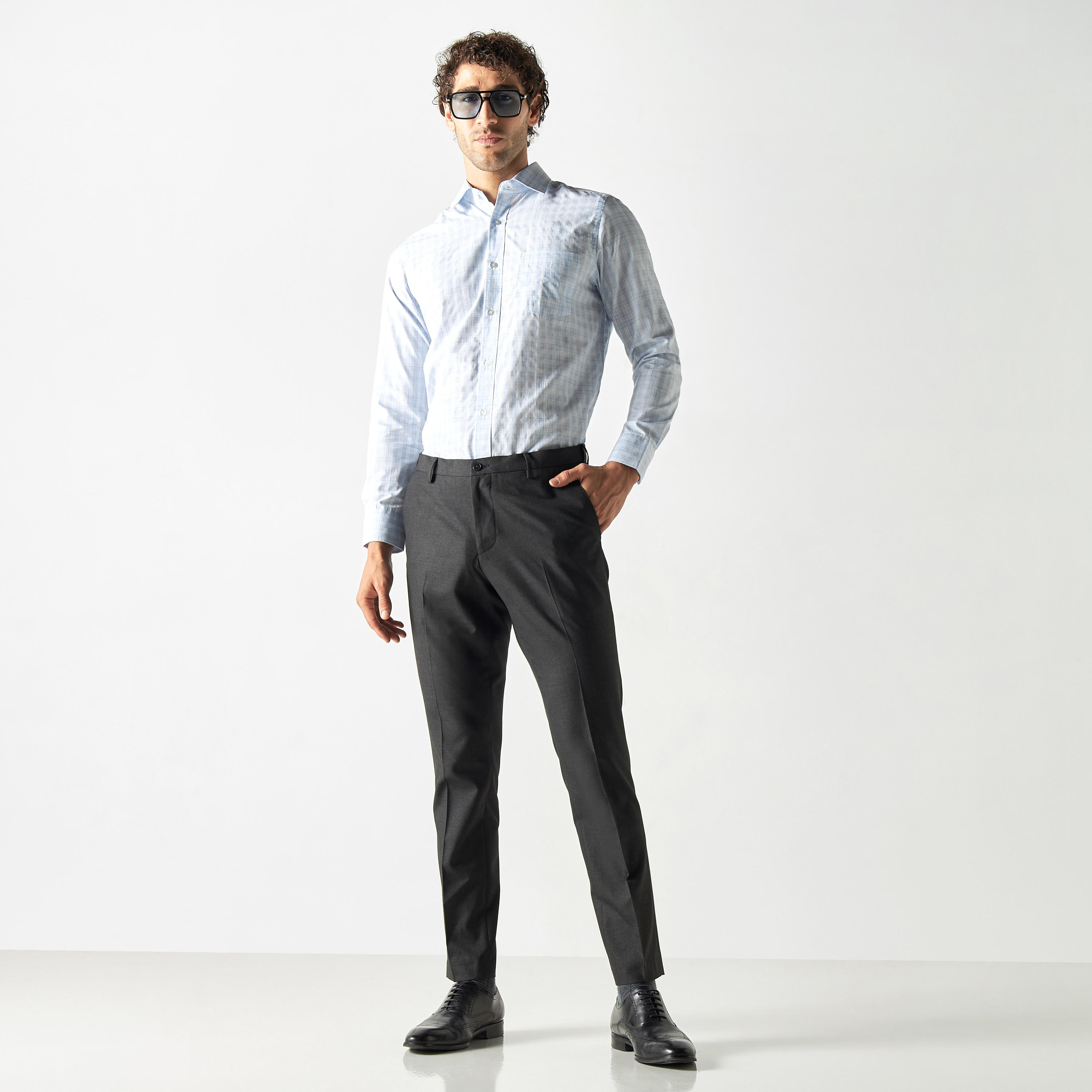 بنطلون سادة بقصة مريحة وزر إغلاق وجيوب-men-clothing-bottoms-trousersandchinos-trousers-image-3