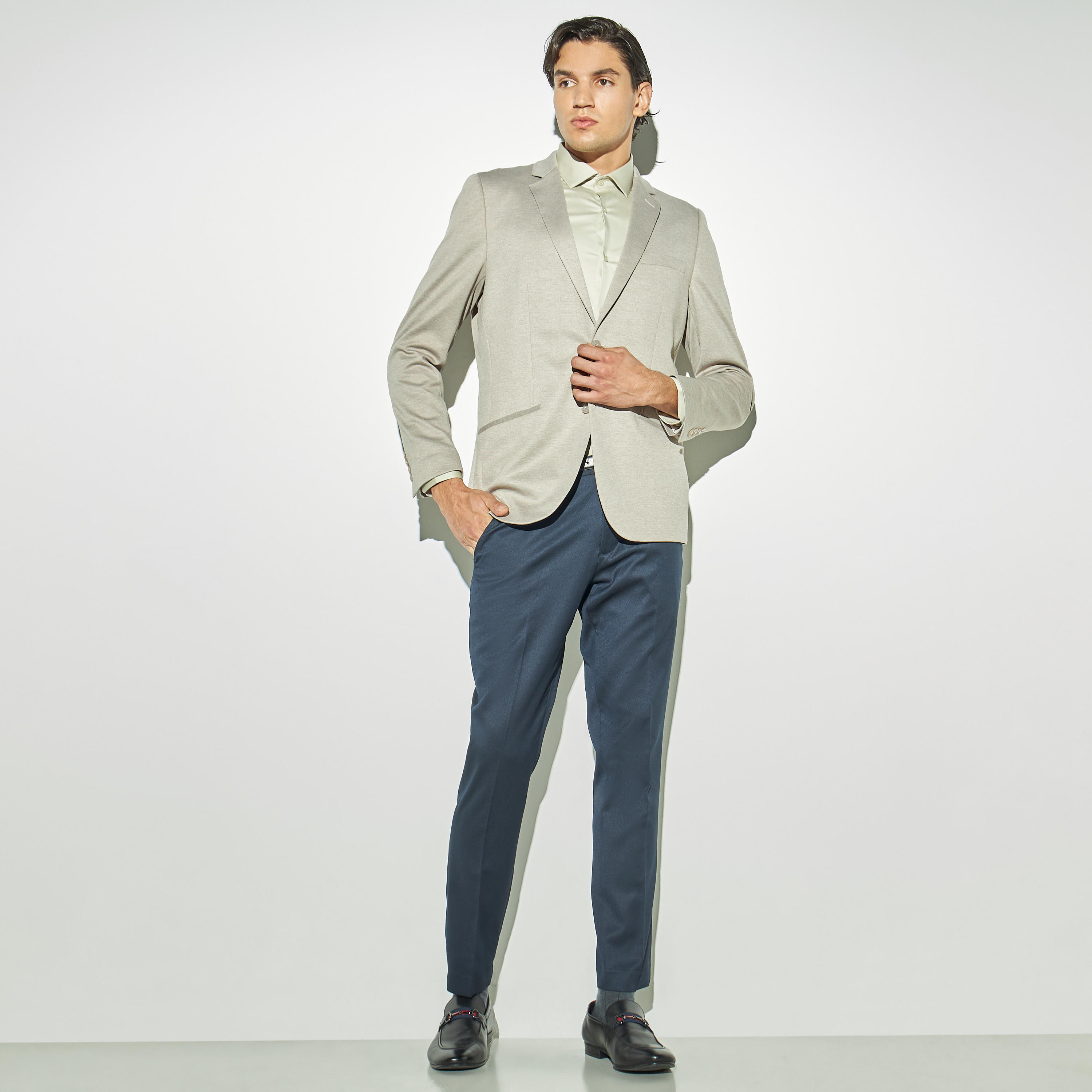 جاكيت بليزر بارز الملمس بياقة مطوية وأكمام طويلة-men-winterwear-jacketsandblazers-image-2