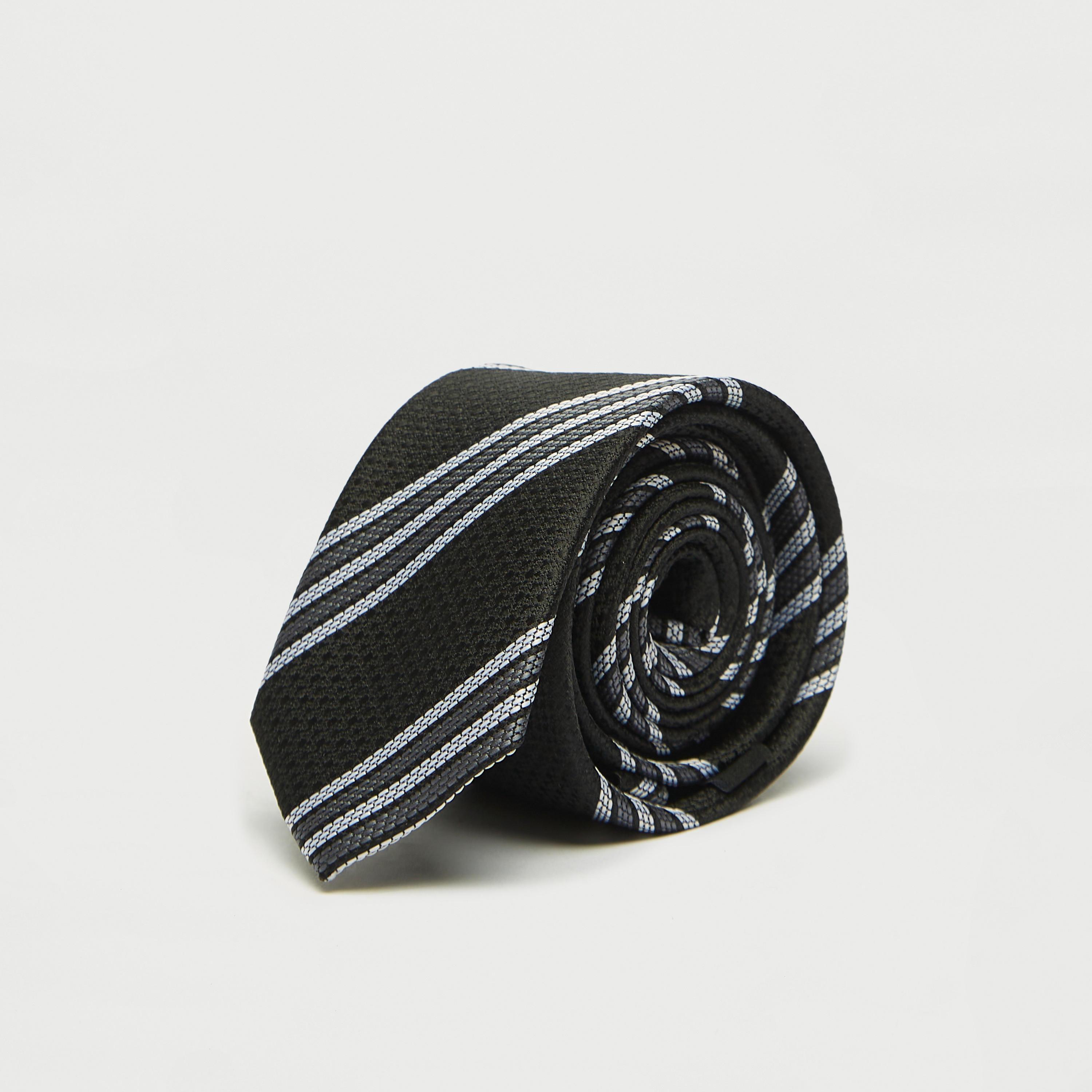 ربطة عنق رسميّة بارزة الملمس ومخططة مع حلقة تثبيت-men-tiesandcufflinks-pocketsquares-image-2