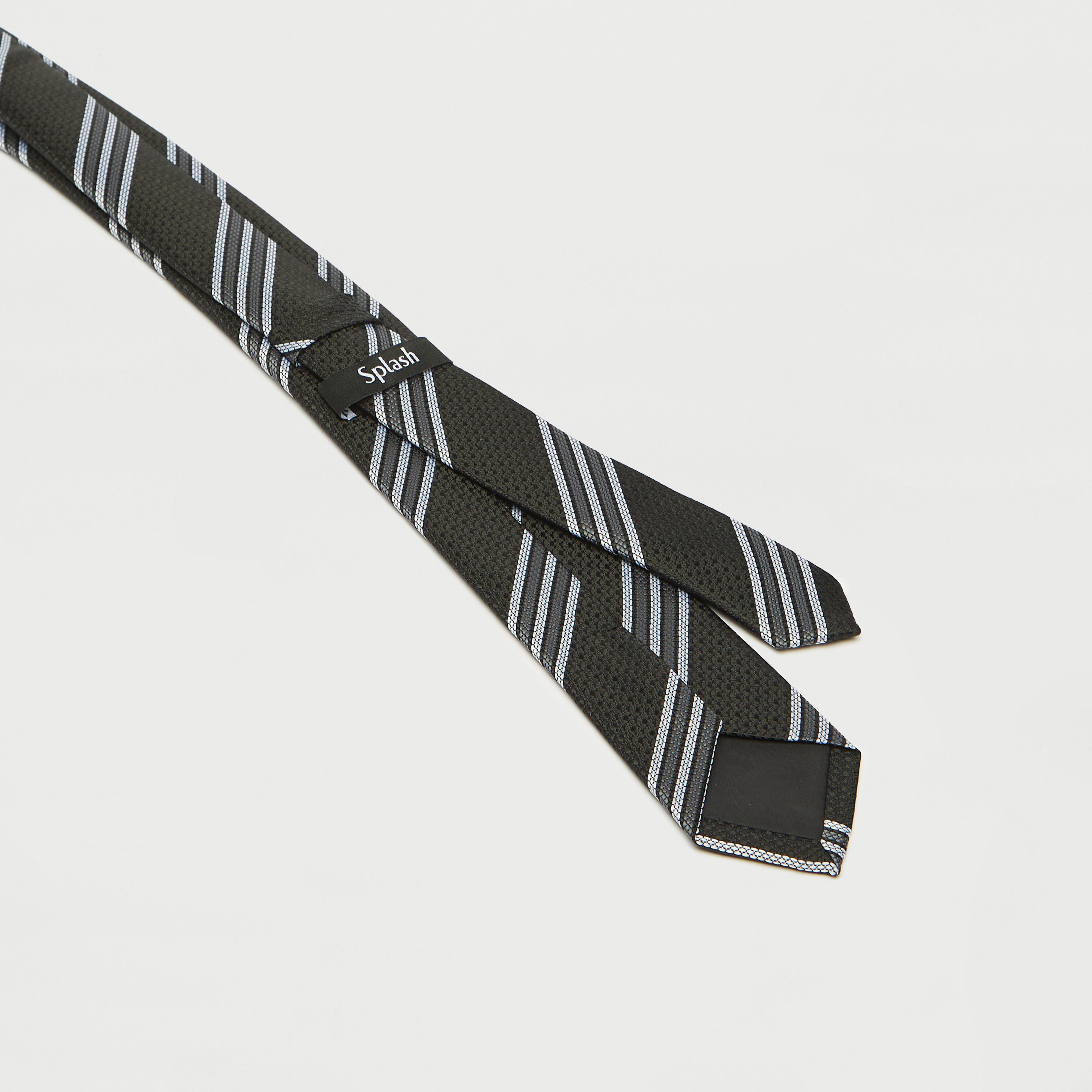 ربطة عنق رسميّة بارزة الملمس ومخططة مع حلقة تثبيت-men-tiesandcufflinks-pocketsquares-image-1