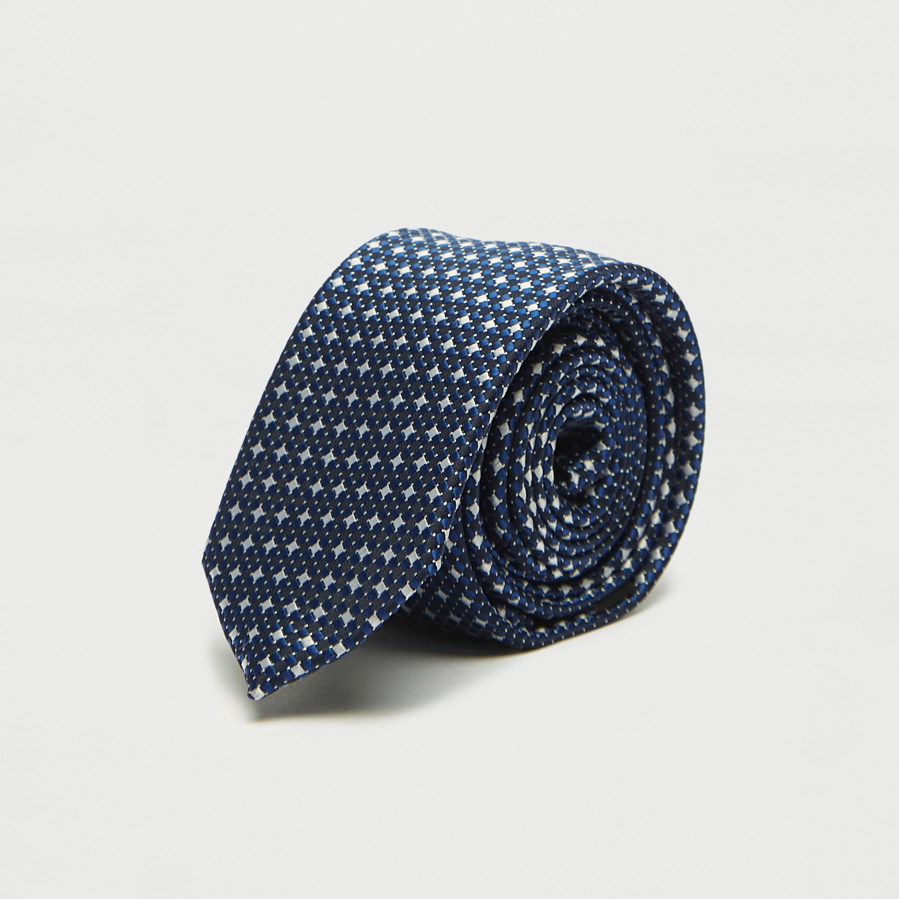 ربطة عنق رسميّة بارزة الملمس مع حلقة تثبيت-men-tiesandcufflinks-pocketsquares-image-2