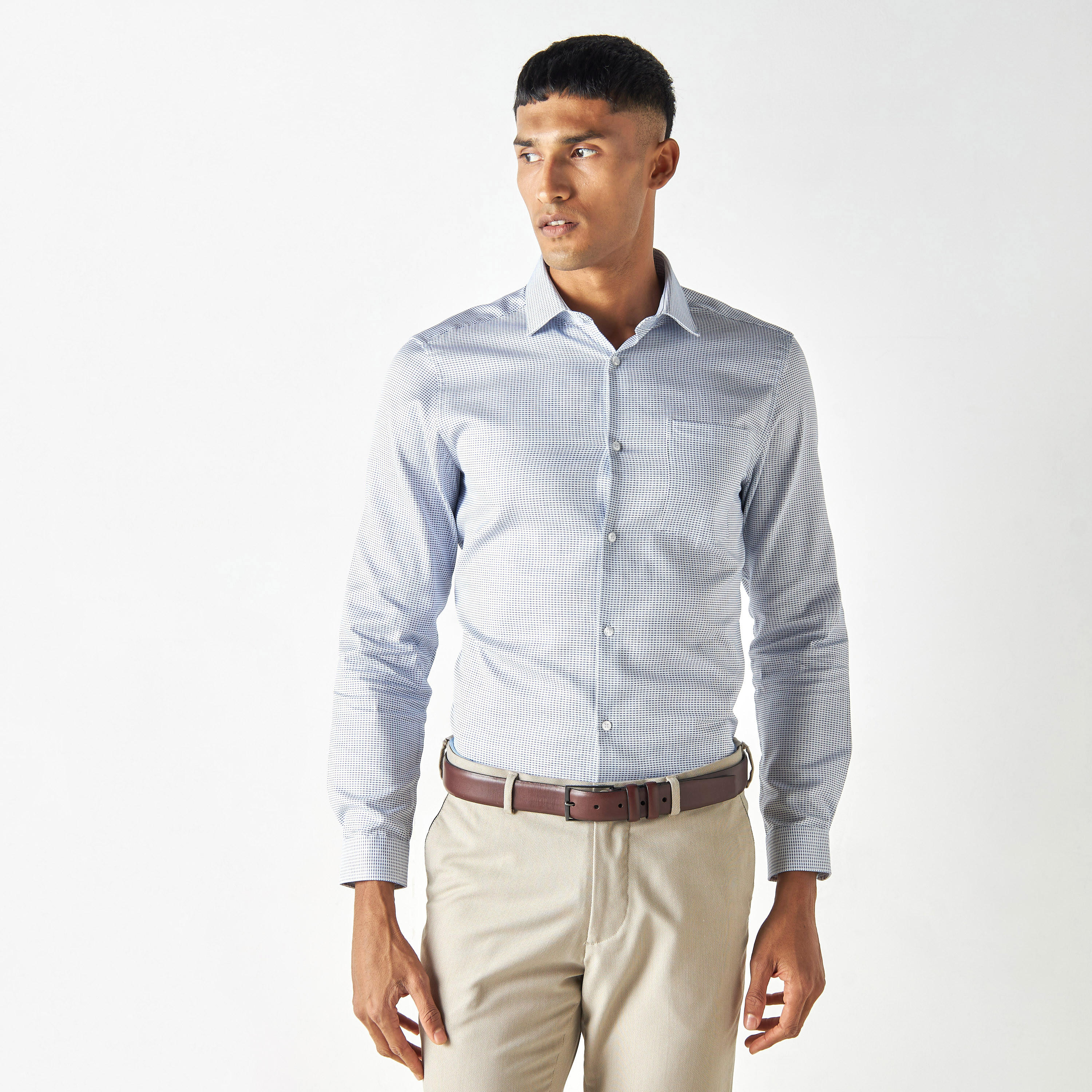 قميص بارز الملمس بقصّة سليم وأكمام طويلة وجيب-men-clothing-shirts-image-1