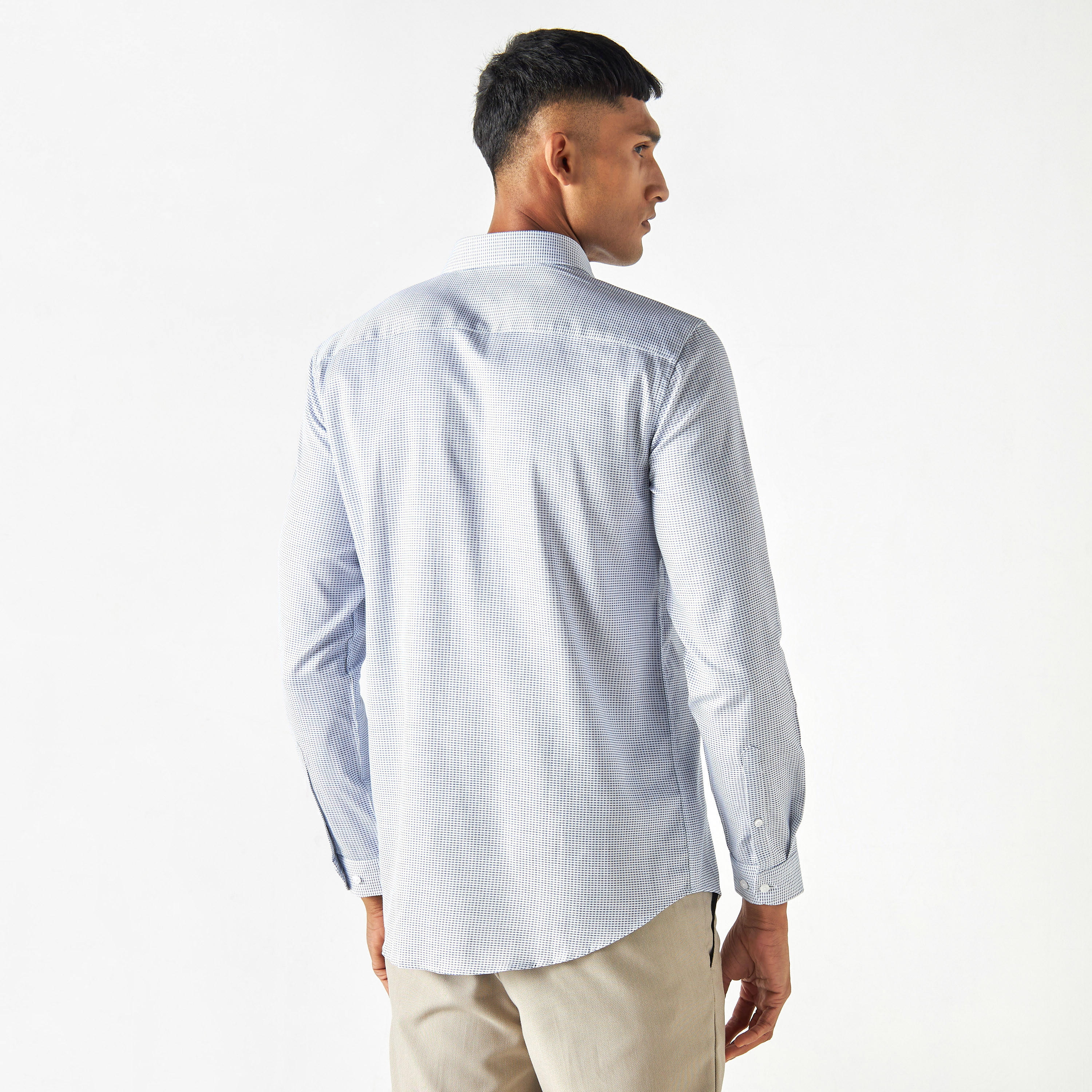 قميص بارز الملمس بقصّة سليم وأكمام طويلة وجيب-men-clothing-shirts-image-3