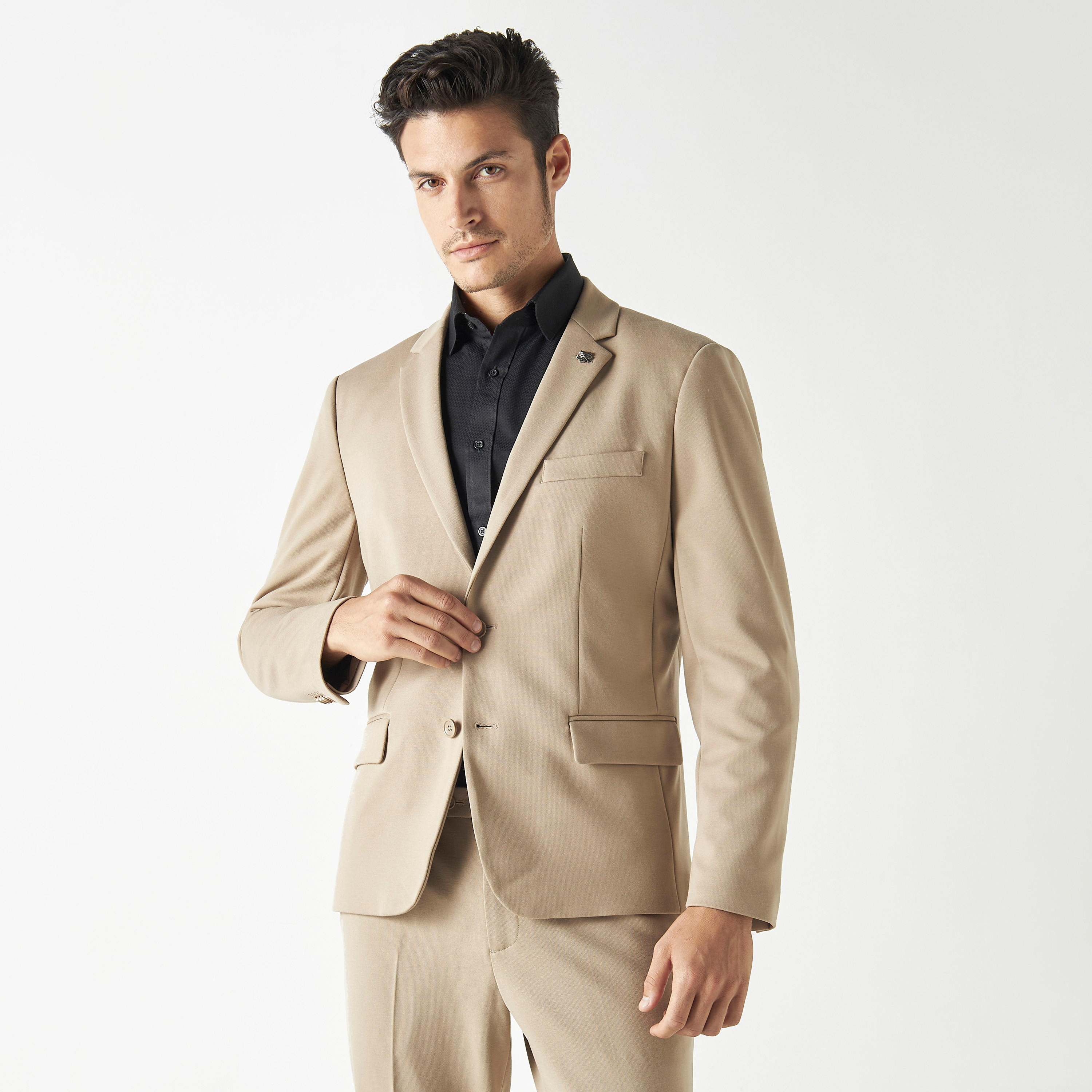 جاكيت بليزر بياقة مطوية وجيوب بطية-men-winterwear-jacketsandblazers-image-1