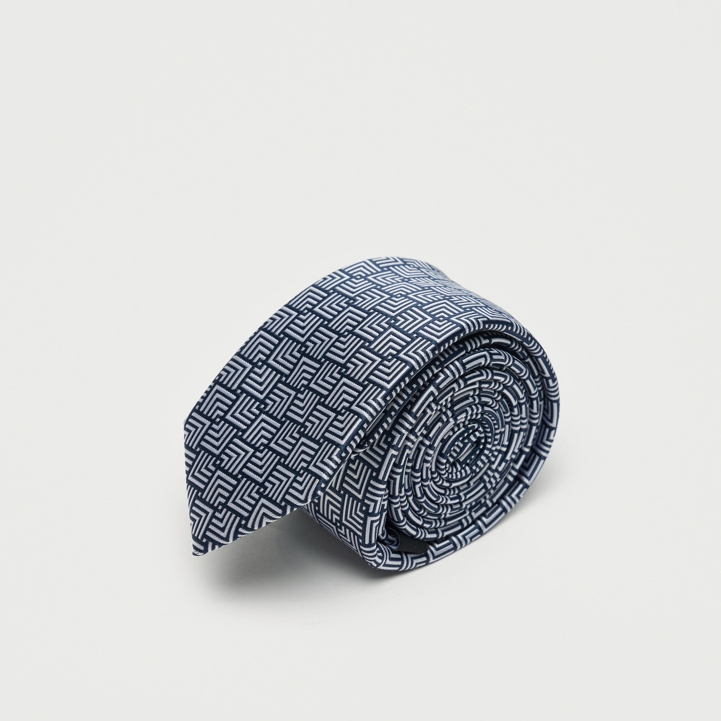 ربطة عنق بِطبعات وحلقة تثبيت-men-tiesandcufflinks-pocketsquares-image-2
