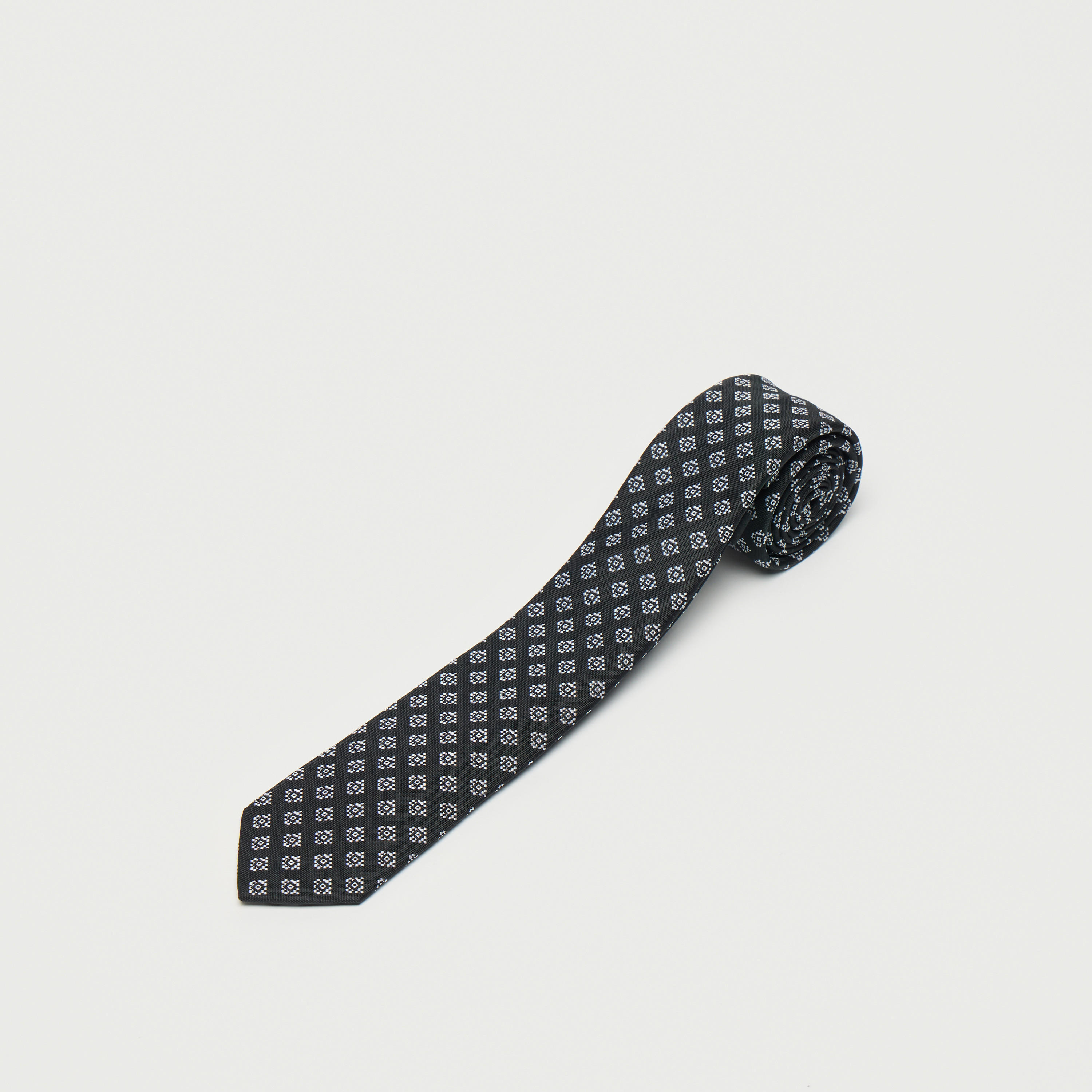 ربطة عنق بِطبعات وحلقة تثبيت-men-tiesandcufflinks-pocketsquares-image-10