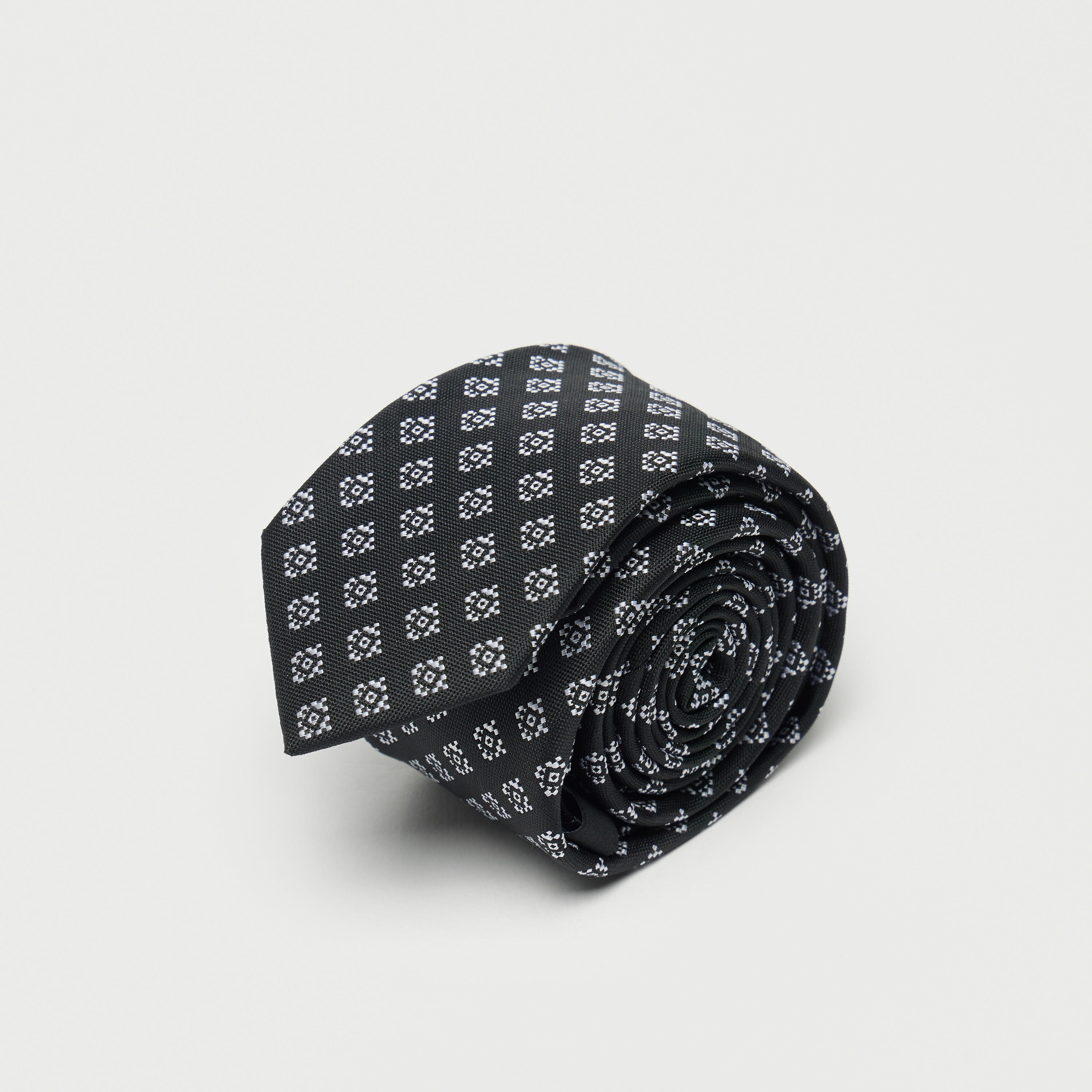 ربطة عنق بِطبعات وحلقة تثبيت-men-tiesandcufflinks-pocketsquares-image-11