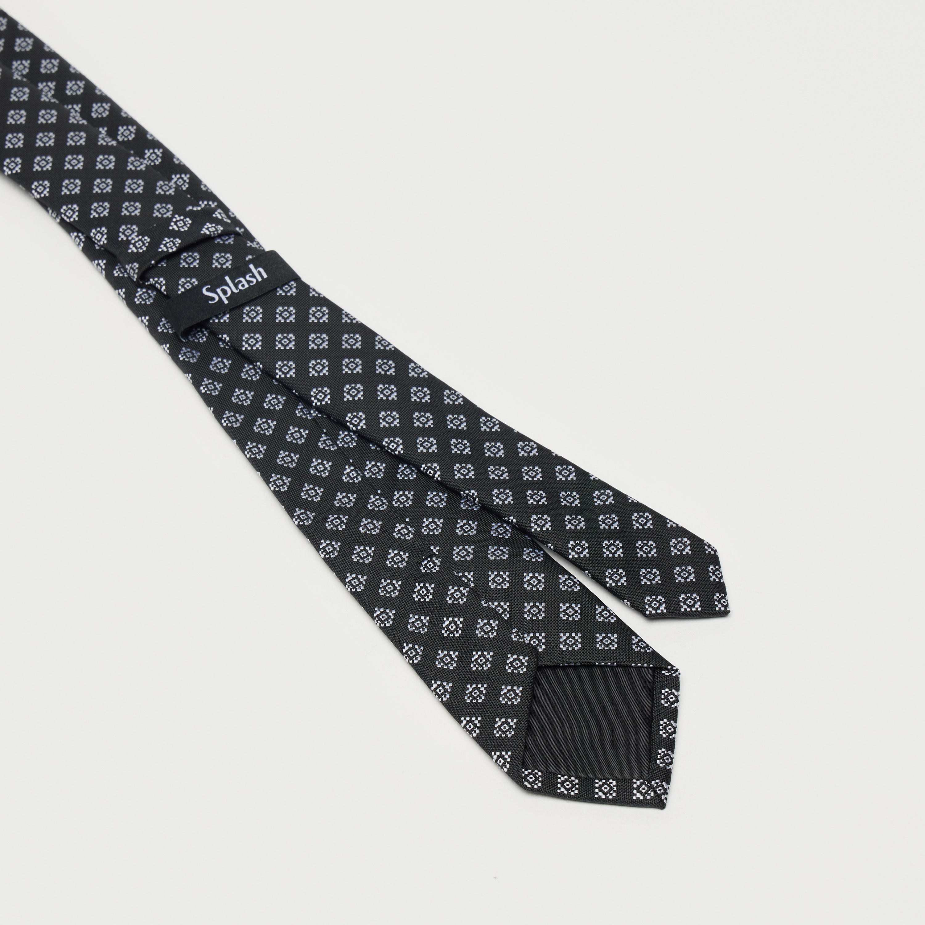 ربطة عنق بِطبعات وحلقة تثبيت-men-tiesandcufflinks-pocketsquares-image-12