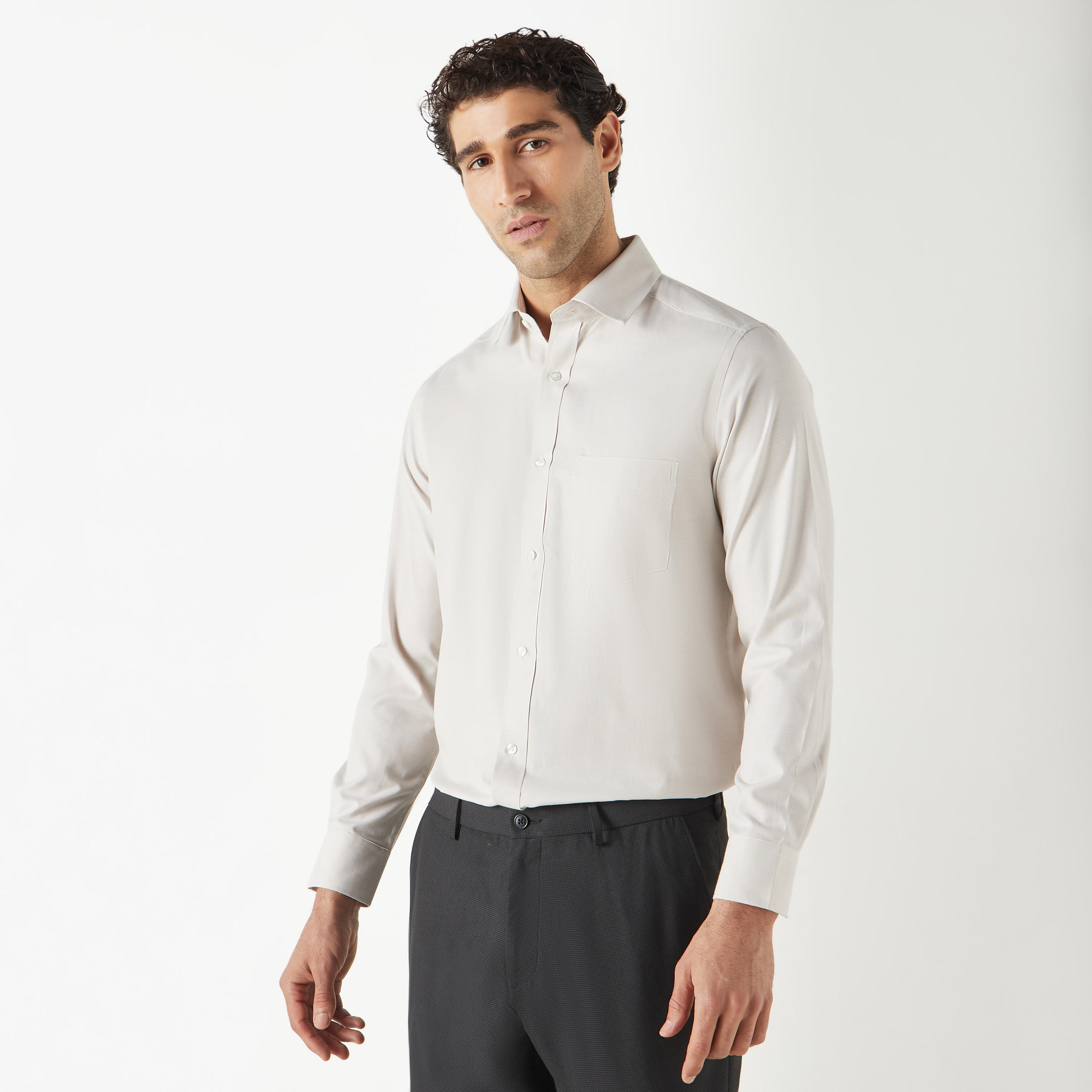 قميص بارز الملمس بقصّة عادية وأكمام طويلة وياقة عادية-men-clothing-shirts-image-11