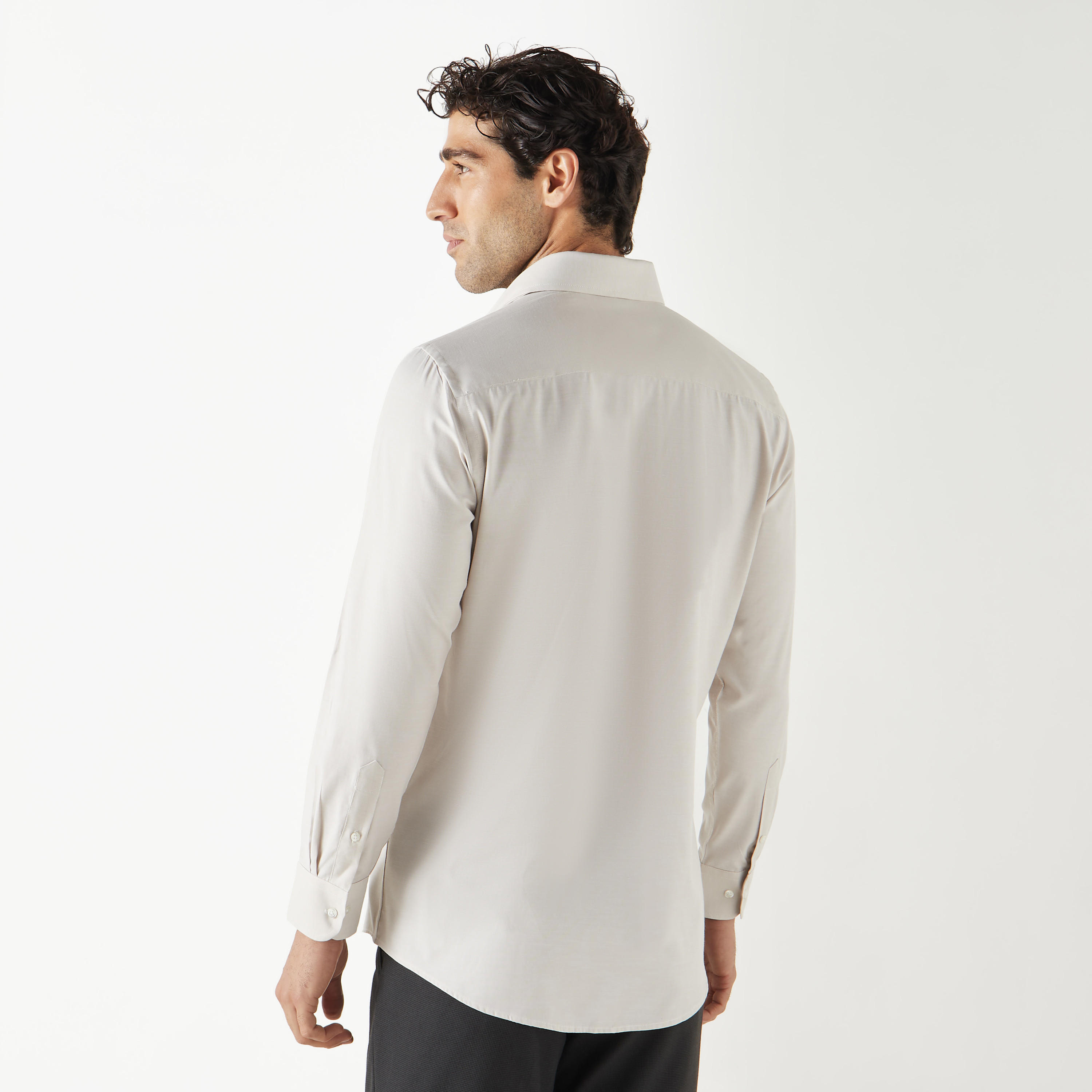 قميص بارز الملمس بقصّة عادية وأكمام طويلة وياقة عادية-men-clothing-shirts-image-13