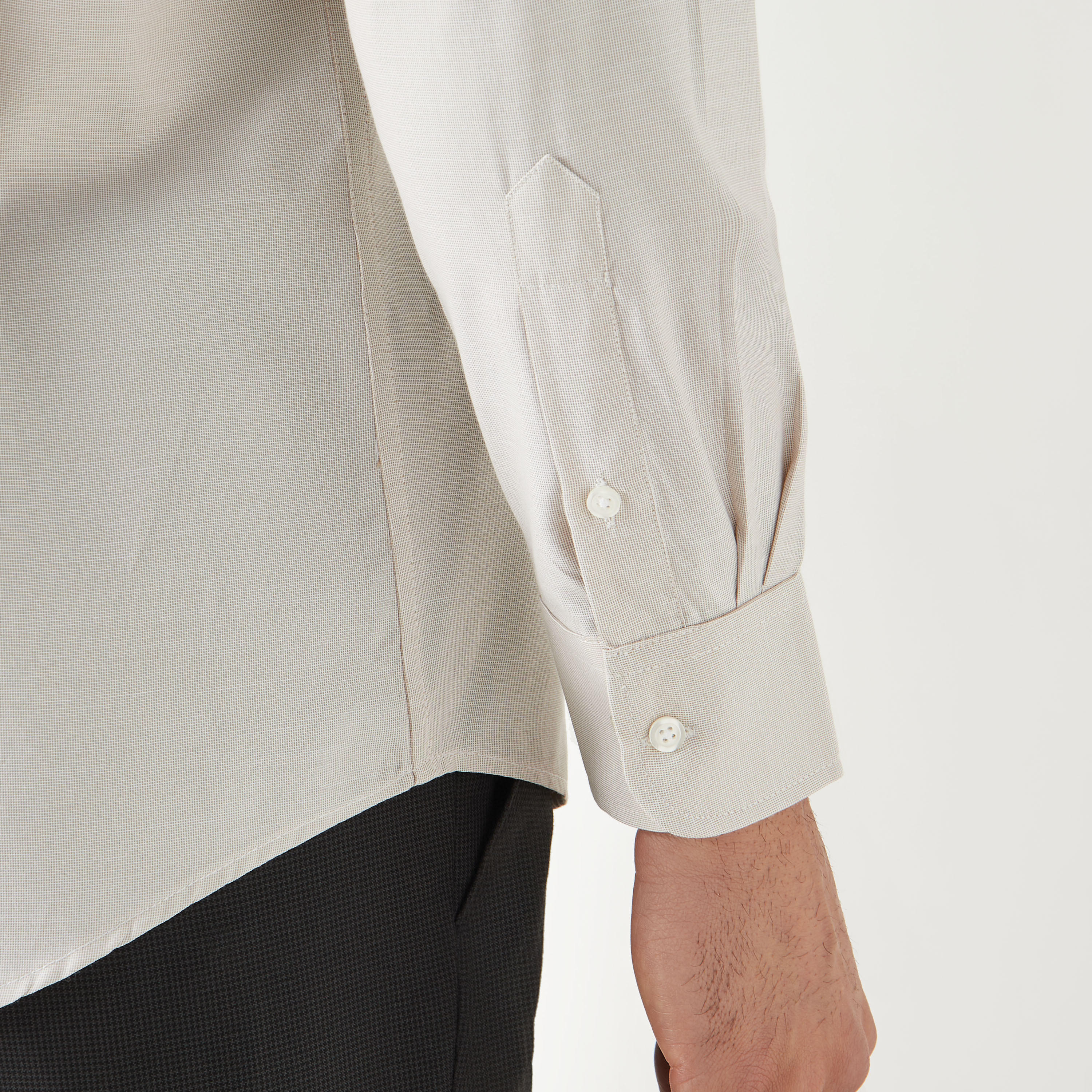 قميص بارز الملمس بقصّة عادية وأكمام طويلة وياقة عادية-men-clothing-shirts-image-15