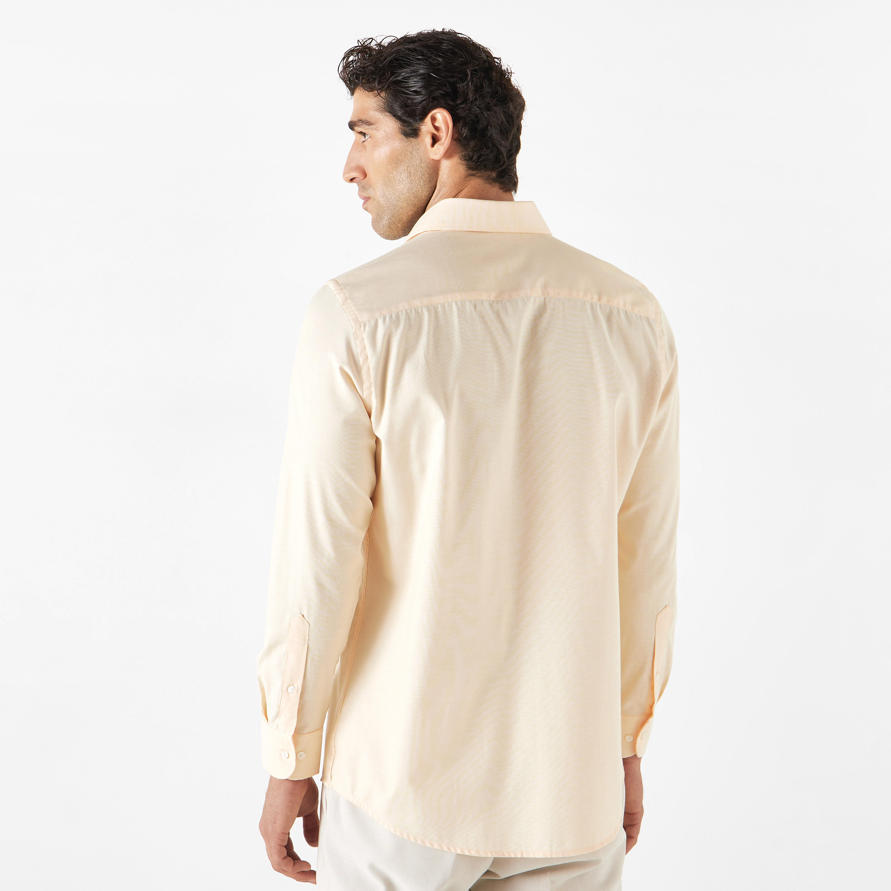 قميص بارز الملمس بقصّة عادية وأكمام طويلة وياقة عادية-men-clothing-shirts-image-3