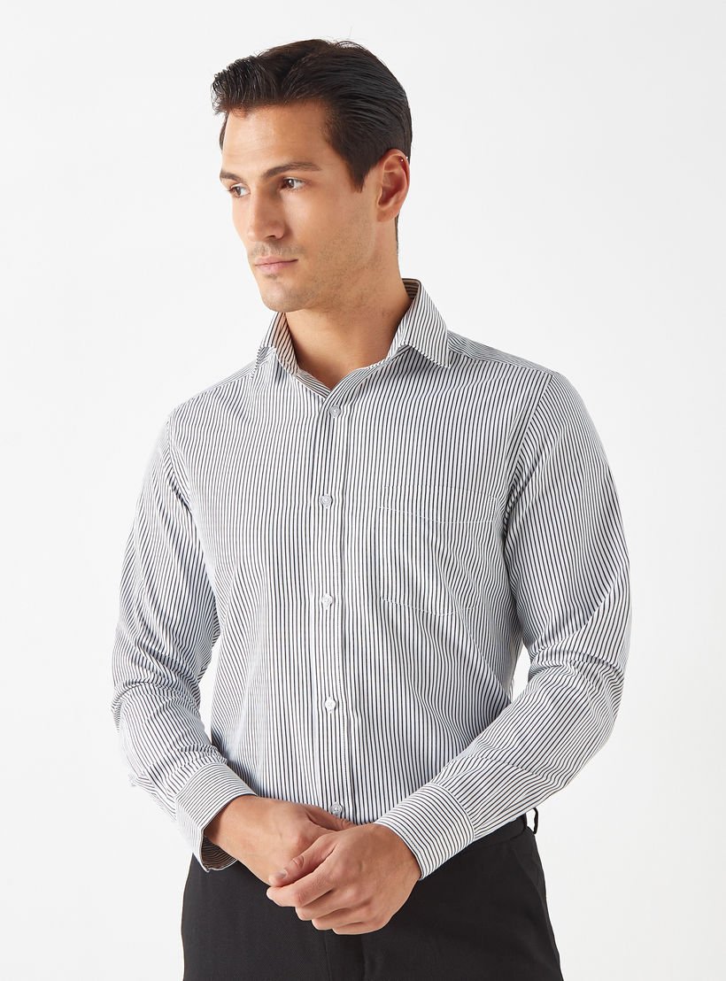 قميص مقلم بقصّة عادية وأكمام طويلة بجيب على الصدر-men-clothing-shirts-image-1