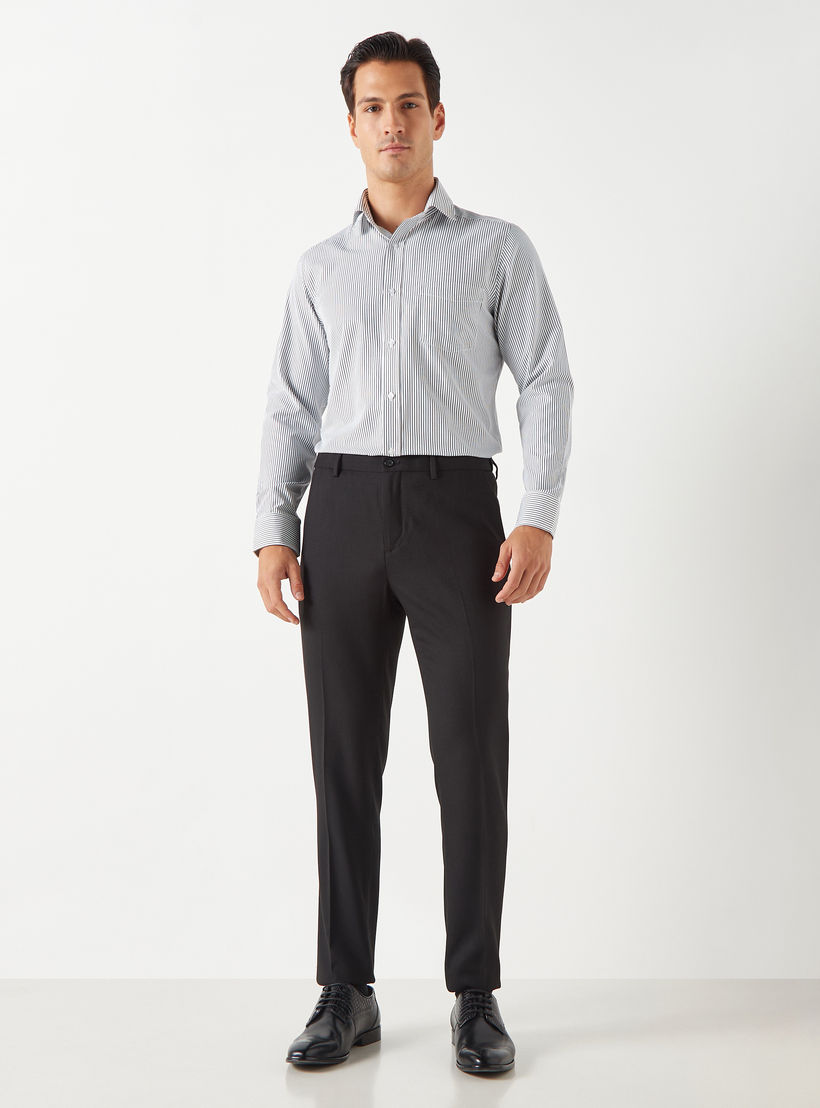 قميص مقلم بقصّة عادية وأكمام طويلة بجيب على الصدر-men-clothing-shirts-image-2