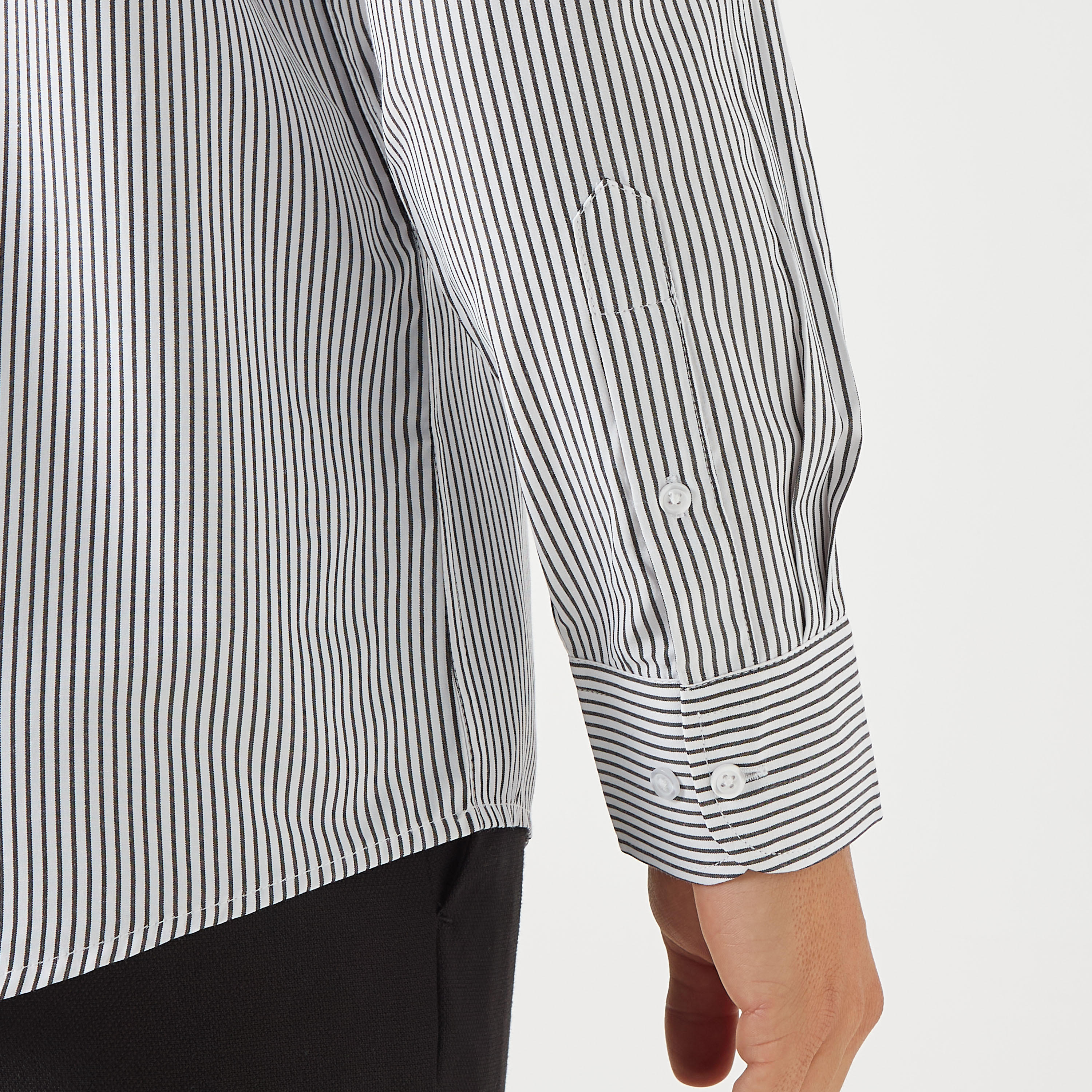 قميص مقلم بقصّة عادية وأكمام طويلة بجيب على الصدر-men-clothing-shirts-image-5
