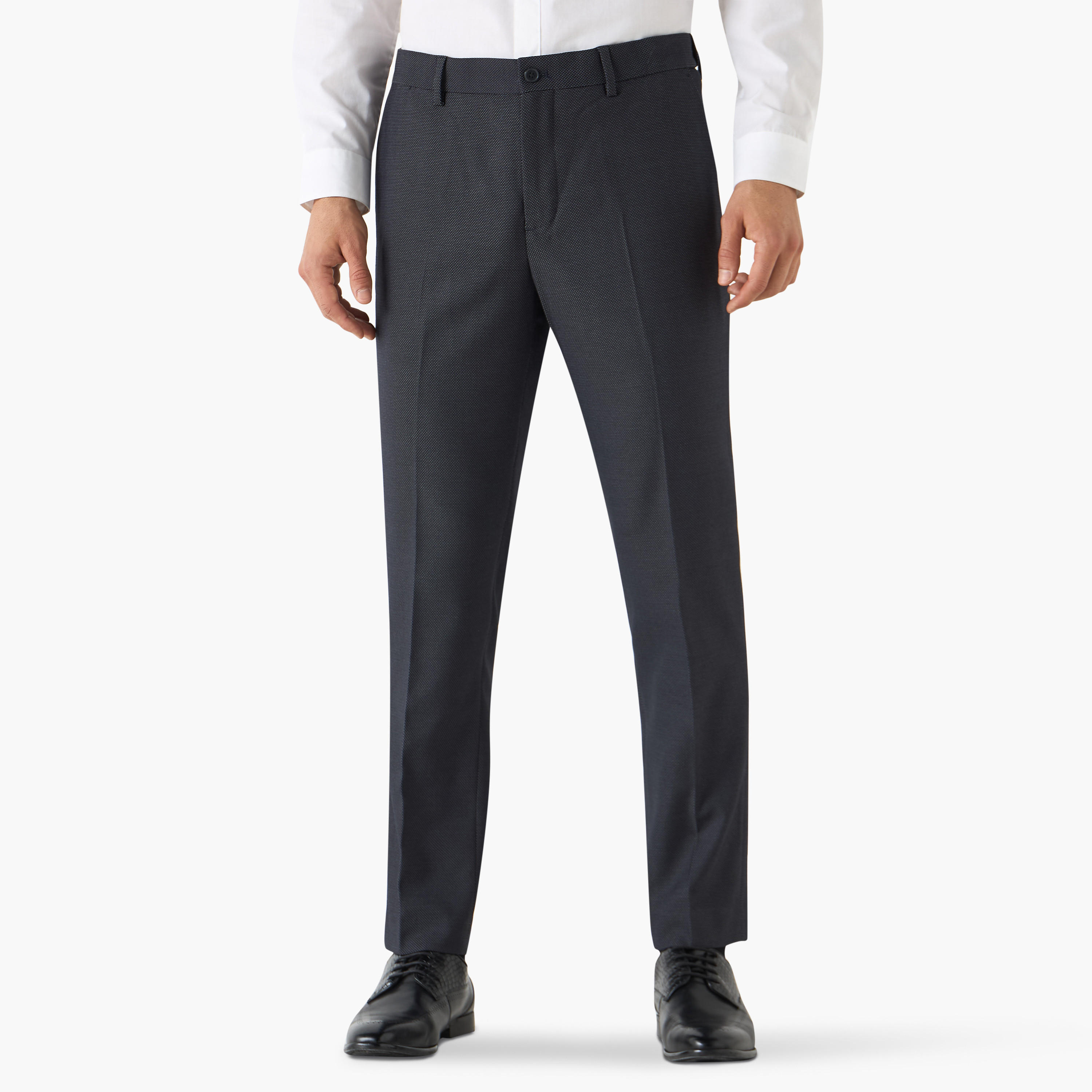 بنطلون بقصّة عادية وخصر مرن وجيوب-men-clothing-bottoms-trousersandchinos-trousers-image-1