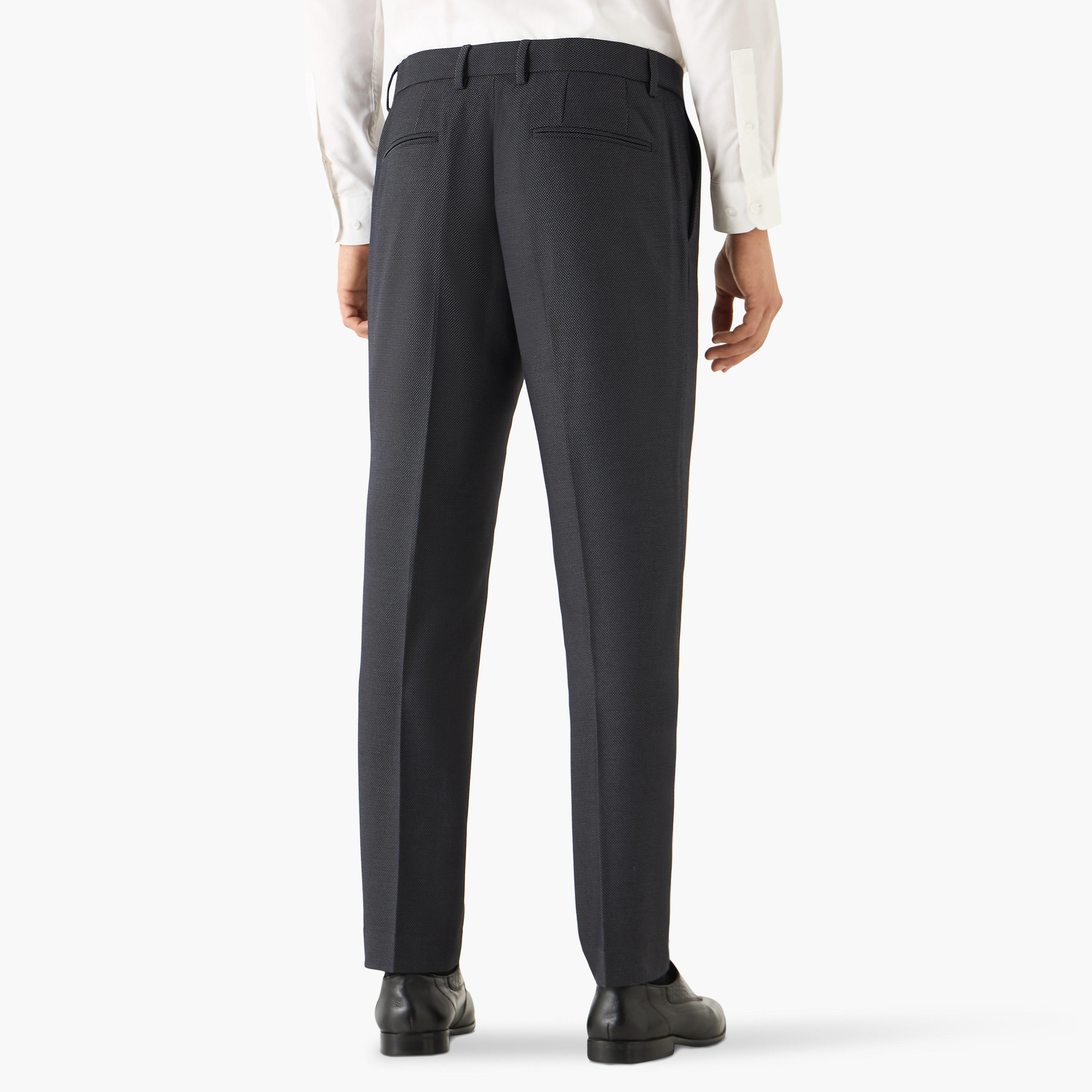 بنطلون بقصّة عادية وخصر مرن وجيوب-men-clothing-bottoms-trousersandchinos-trousers-image-3