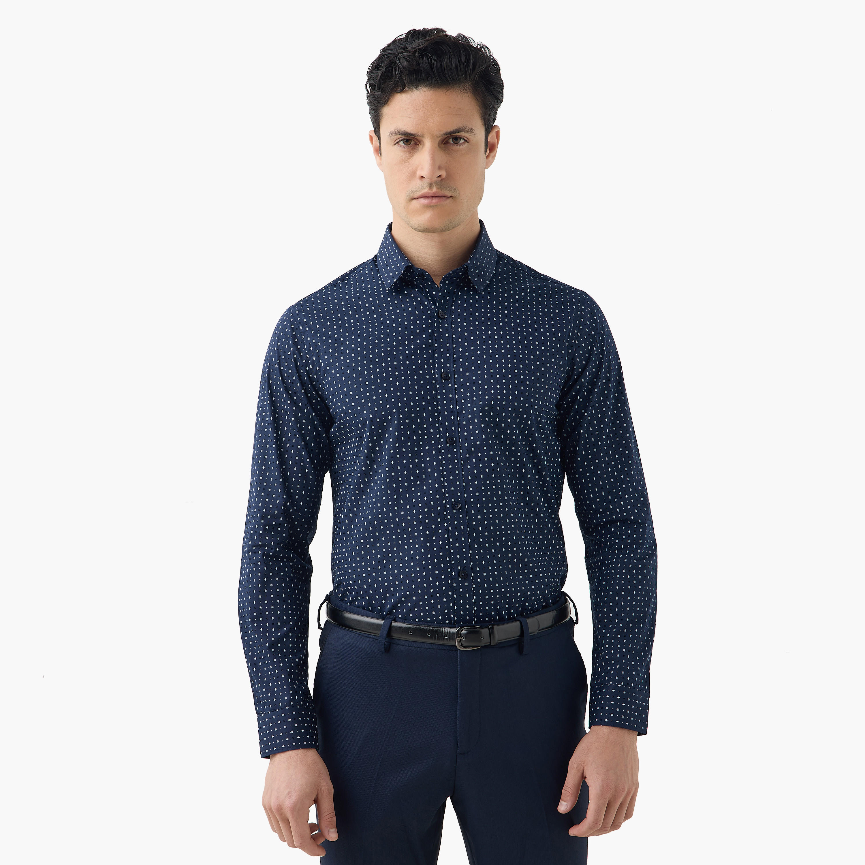 قميص بقصة عادية وطبعات وأكمام طويلة-men-clothing-shirts-image-1