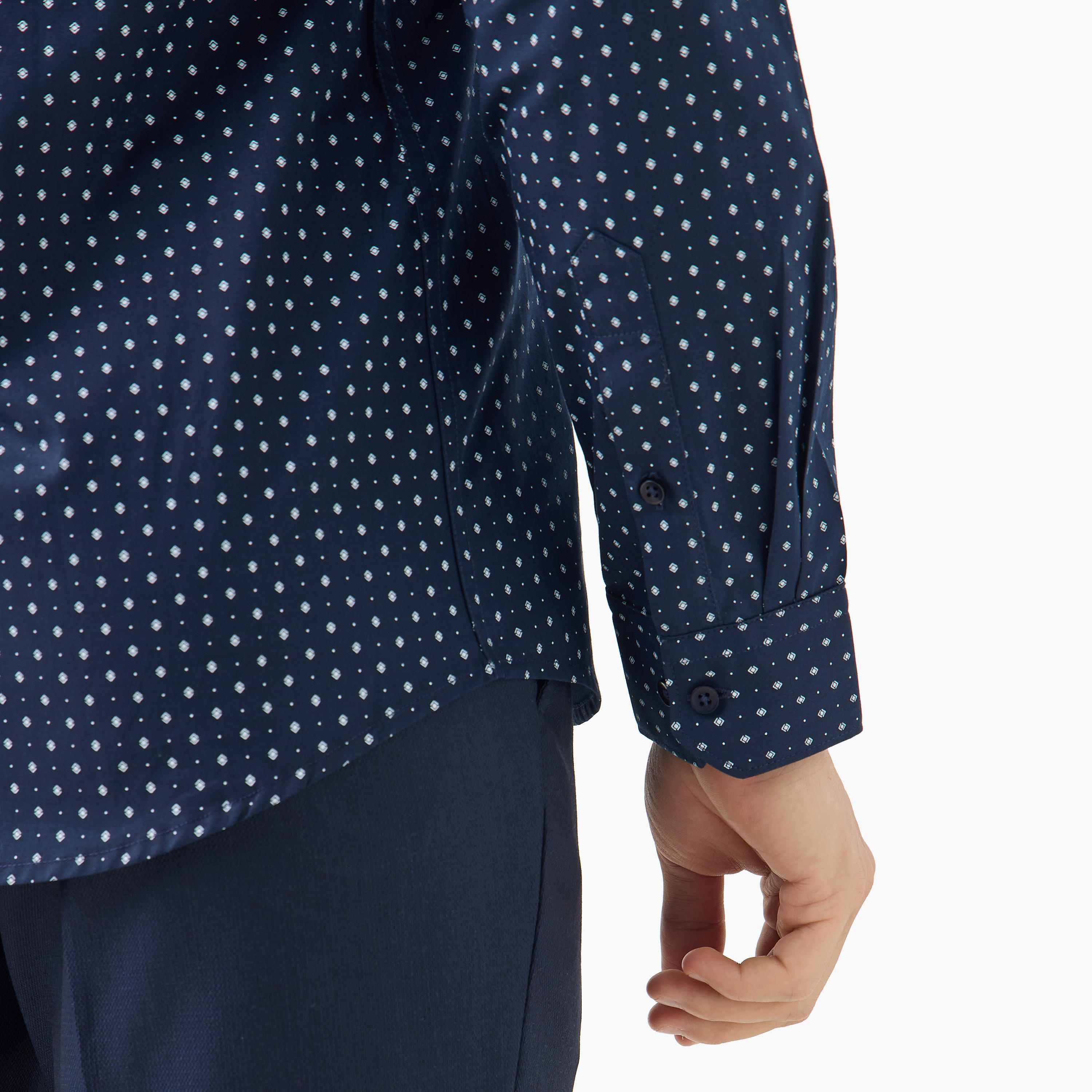 قميص بقصة عادية وطبعات وأكمام طويلة-men-clothing-shirts-image-5