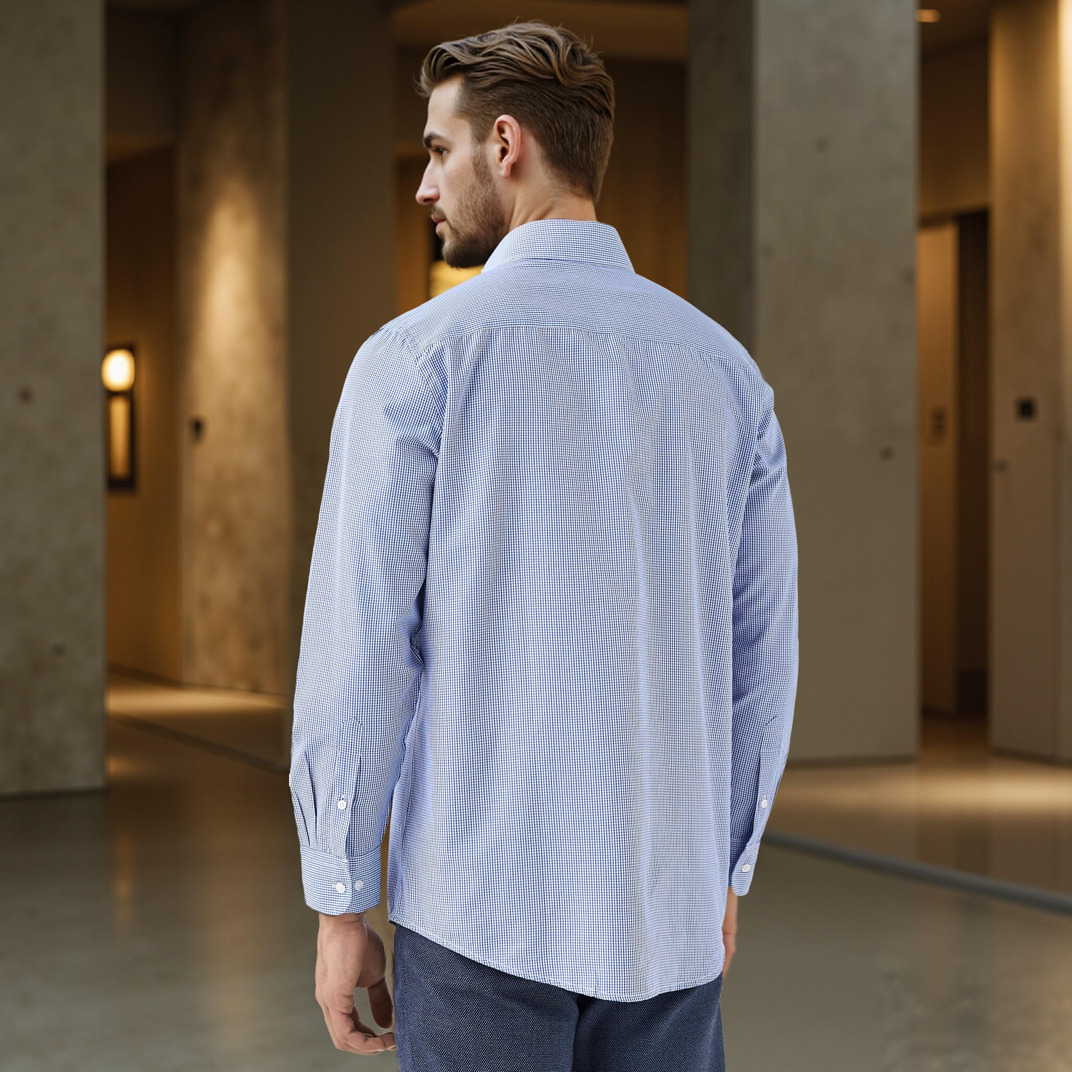 قميص كاروهات بقصة عادية وياقة وجيب على الصدر-men-clothing-shirts-image-3