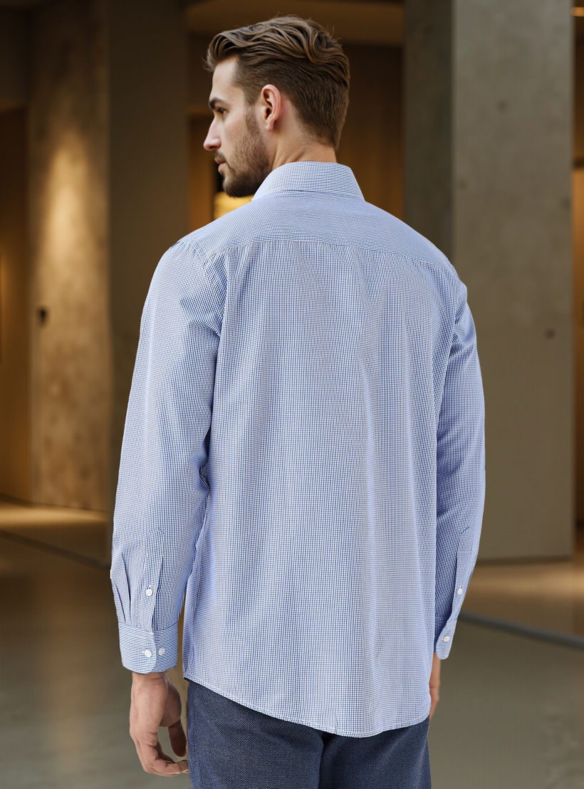 قميص كاروهات بقصة عادية وياقة وجيب على الصدر-men-clothing-shirts-image-3