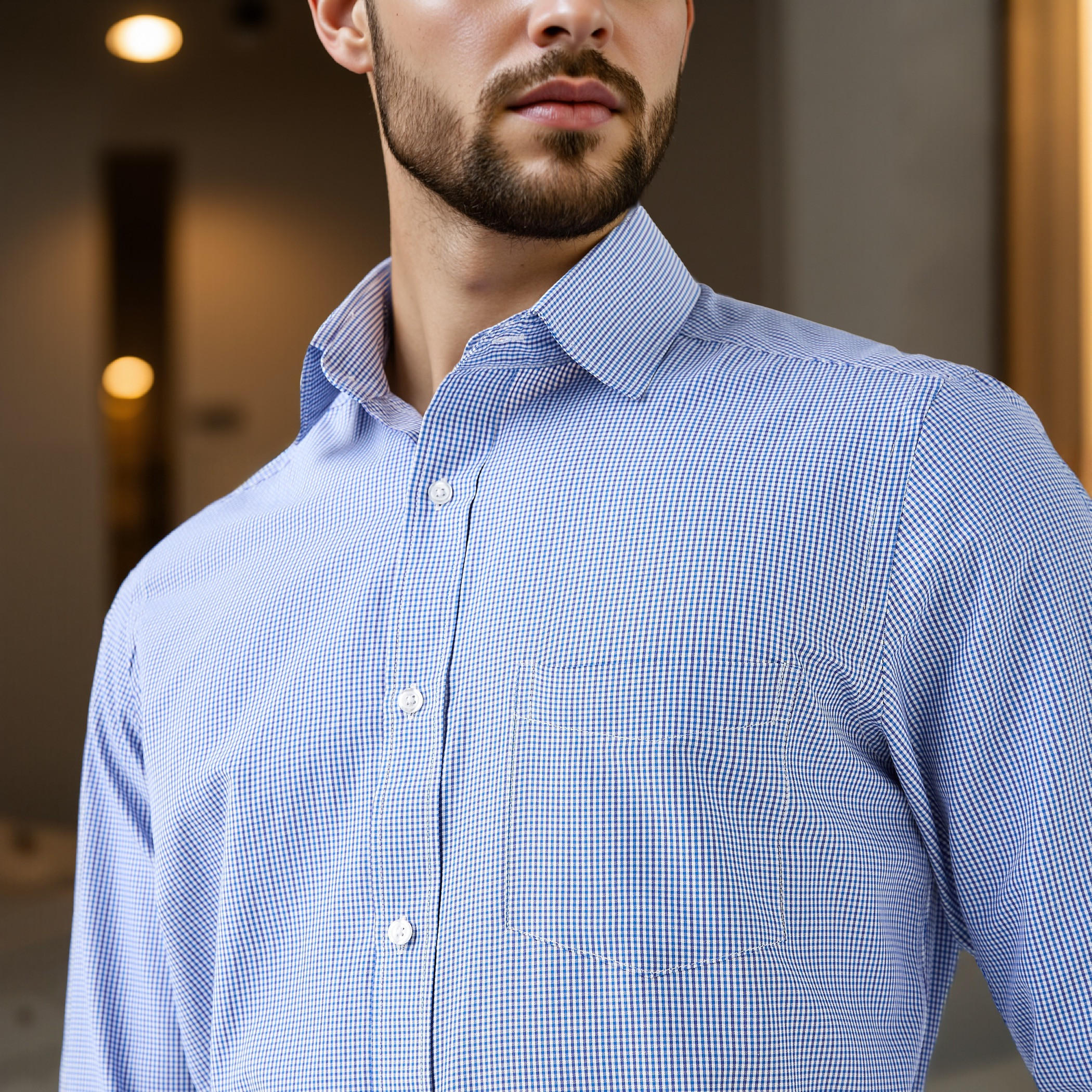 قميص كاروهات بقصة عادية وياقة وجيب على الصدر-men-clothing-shirts-image-4