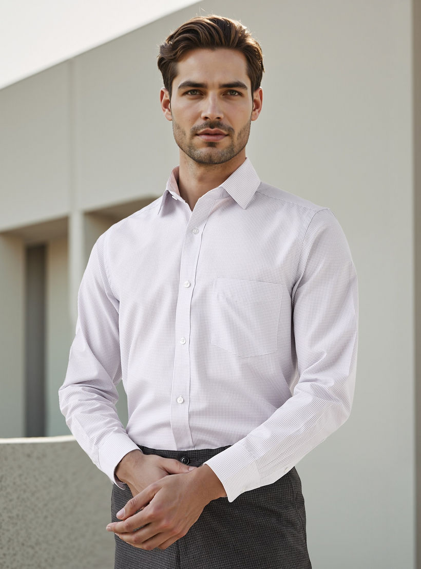 قميص كاروهات بقصة عادية وياقة وجيب على الصدر-men-clothing-shirts-image-6