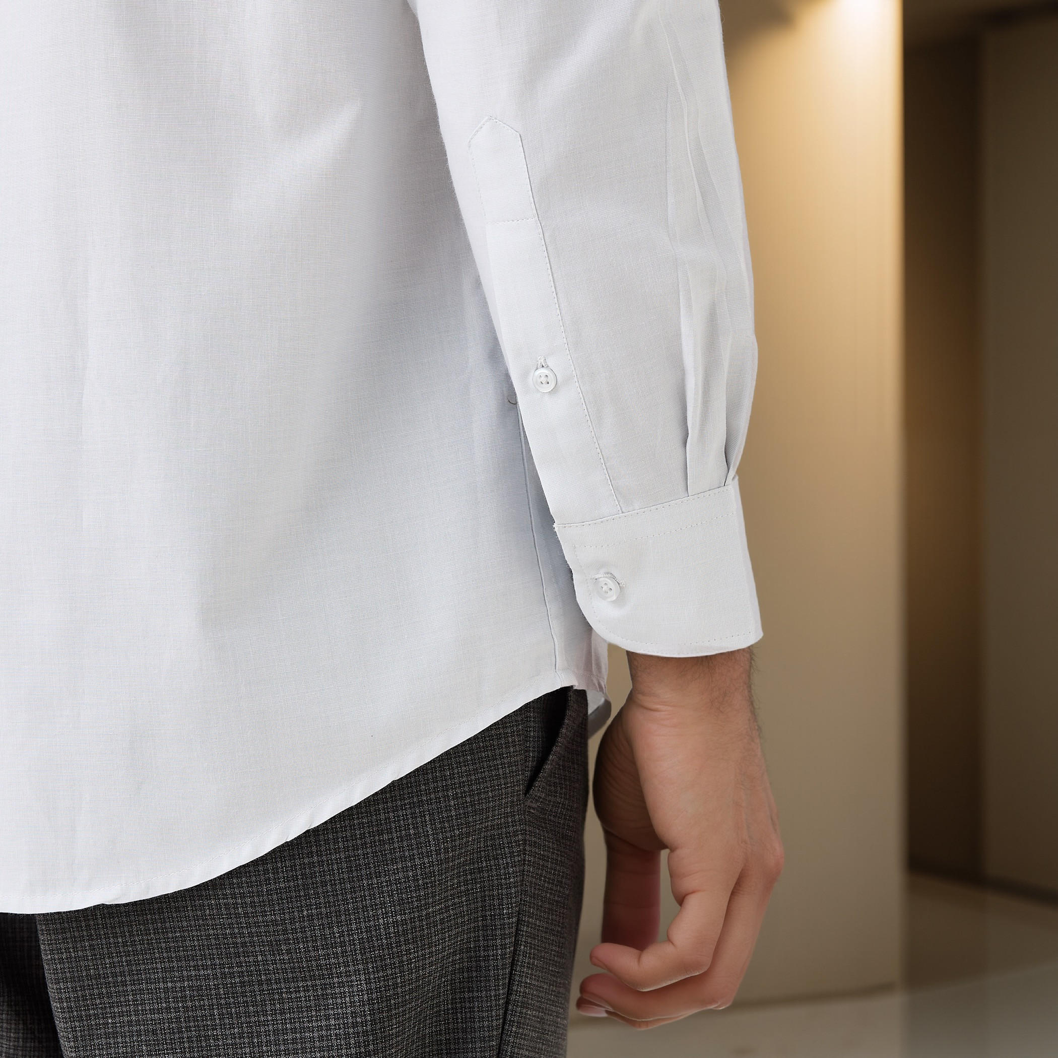 قميص كاروهات بقصة عادية وياقة وجيب على الصدر-men-clothing-shirts-image-2