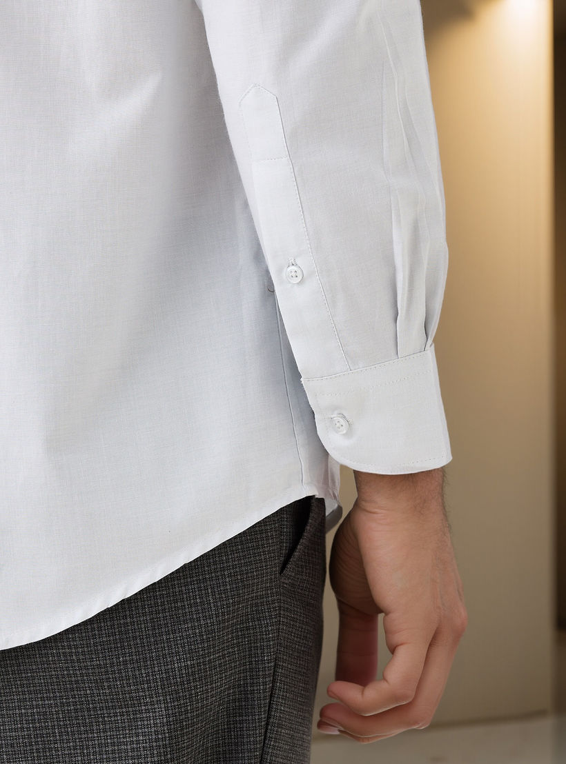 قميص كاروهات بقصة عادية وياقة وجيب على الصدر-men-clothing-shirts-image-2