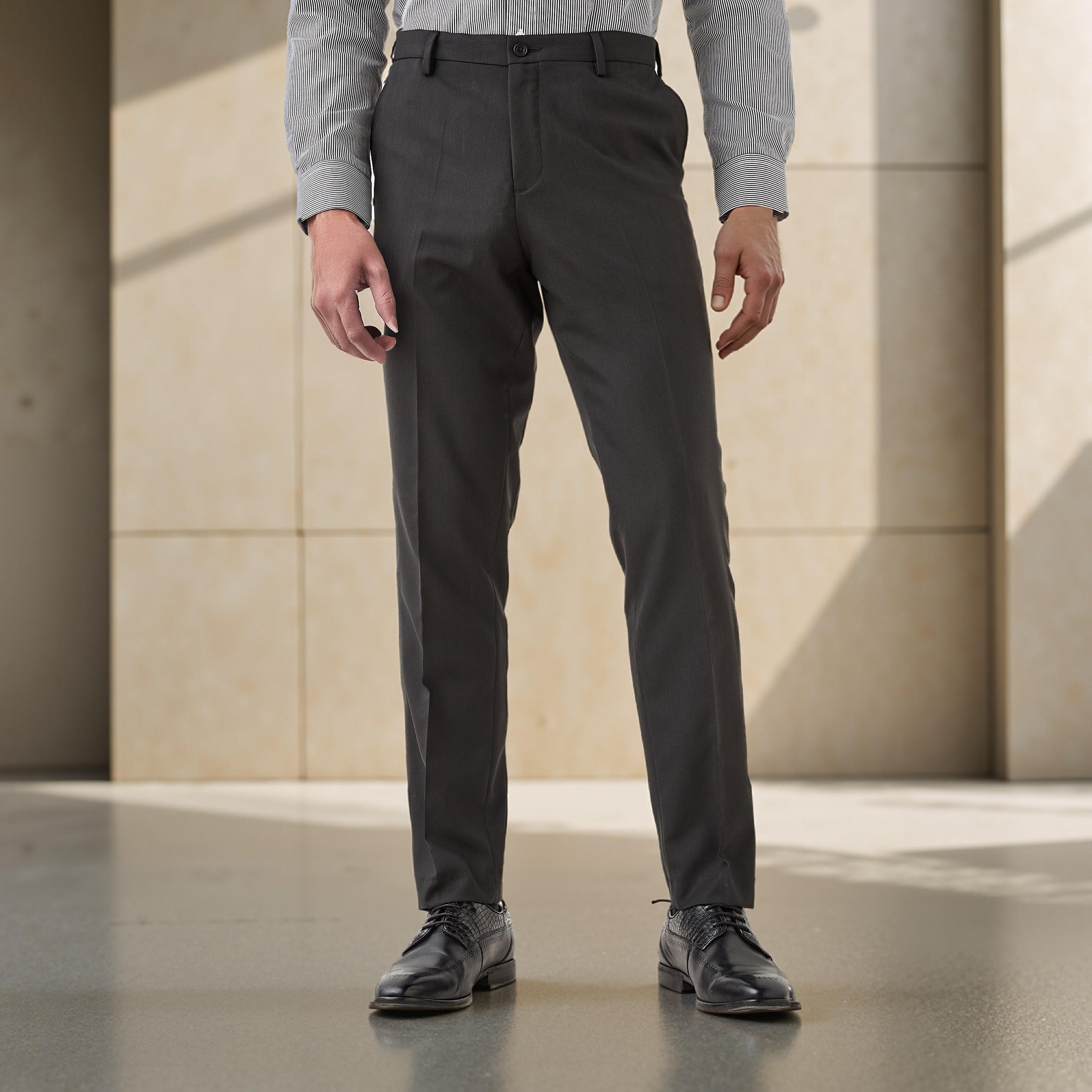 بنطلون رسمي بارز الملمس بجيوب-men-clothing-bottoms-trousersandchinos-trousers-image-6