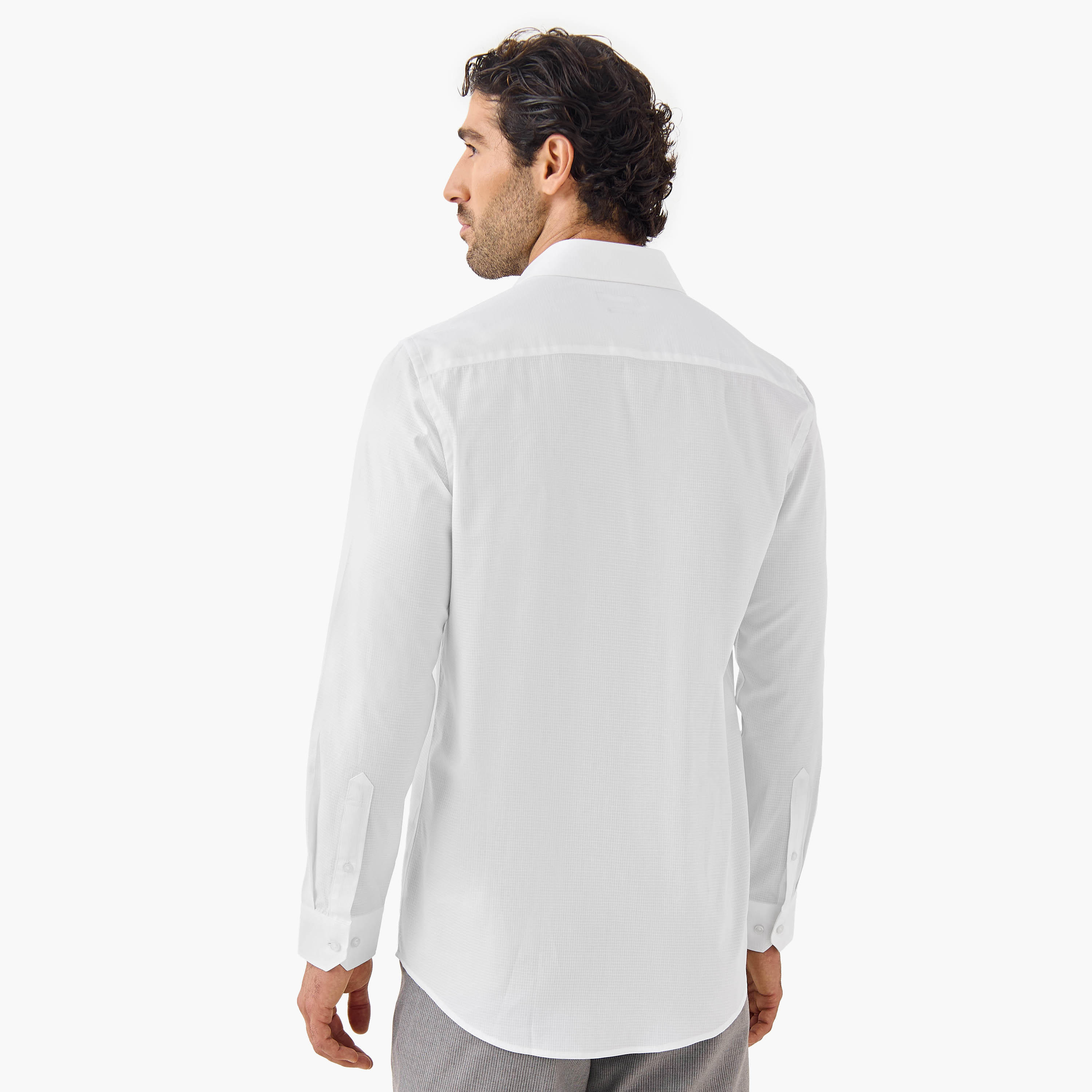 قميص بارز الملمس بقصة عادية وأكمام طويلة-men-clothing-shirts-image-3