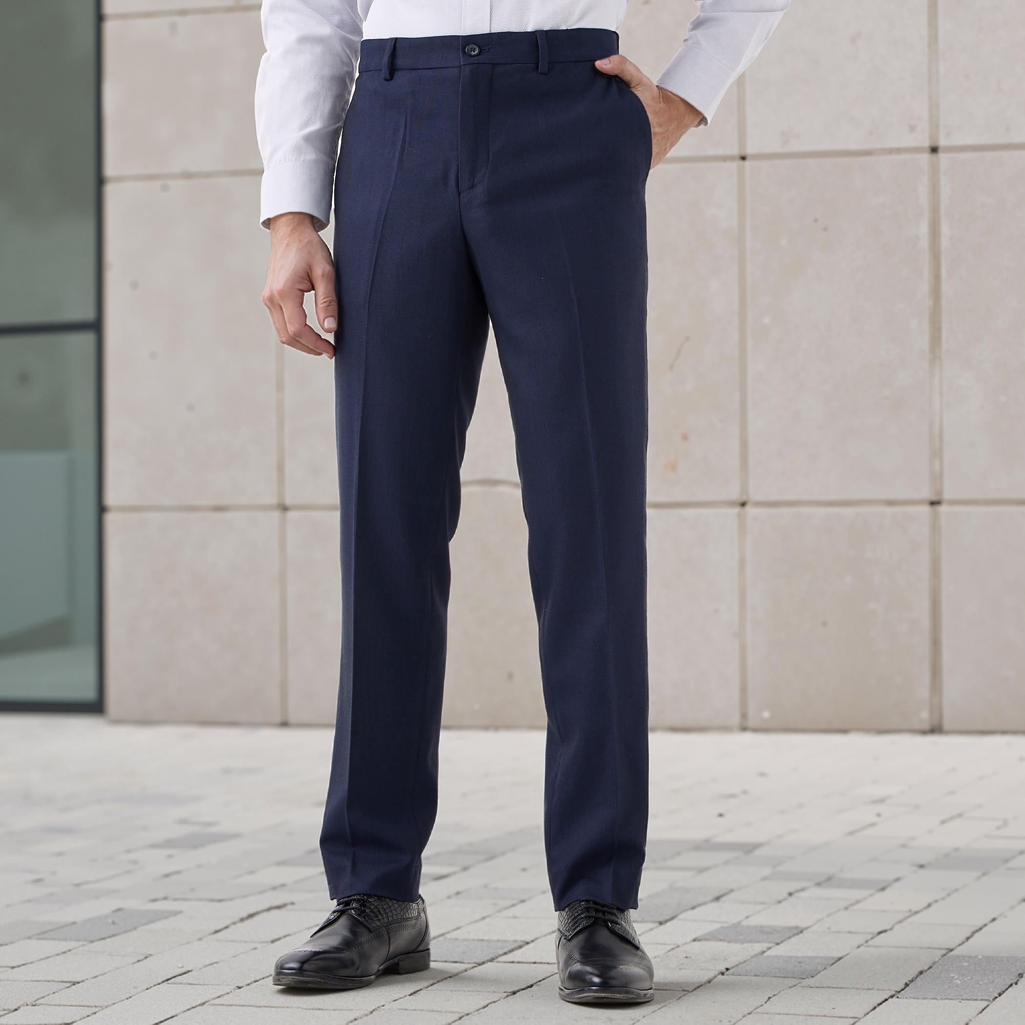 بنطلون رسمي بقصة ضيقة وخصر مرن وجيوب-men-clothing-bottoms-trousersandchinos-trousers-image-1