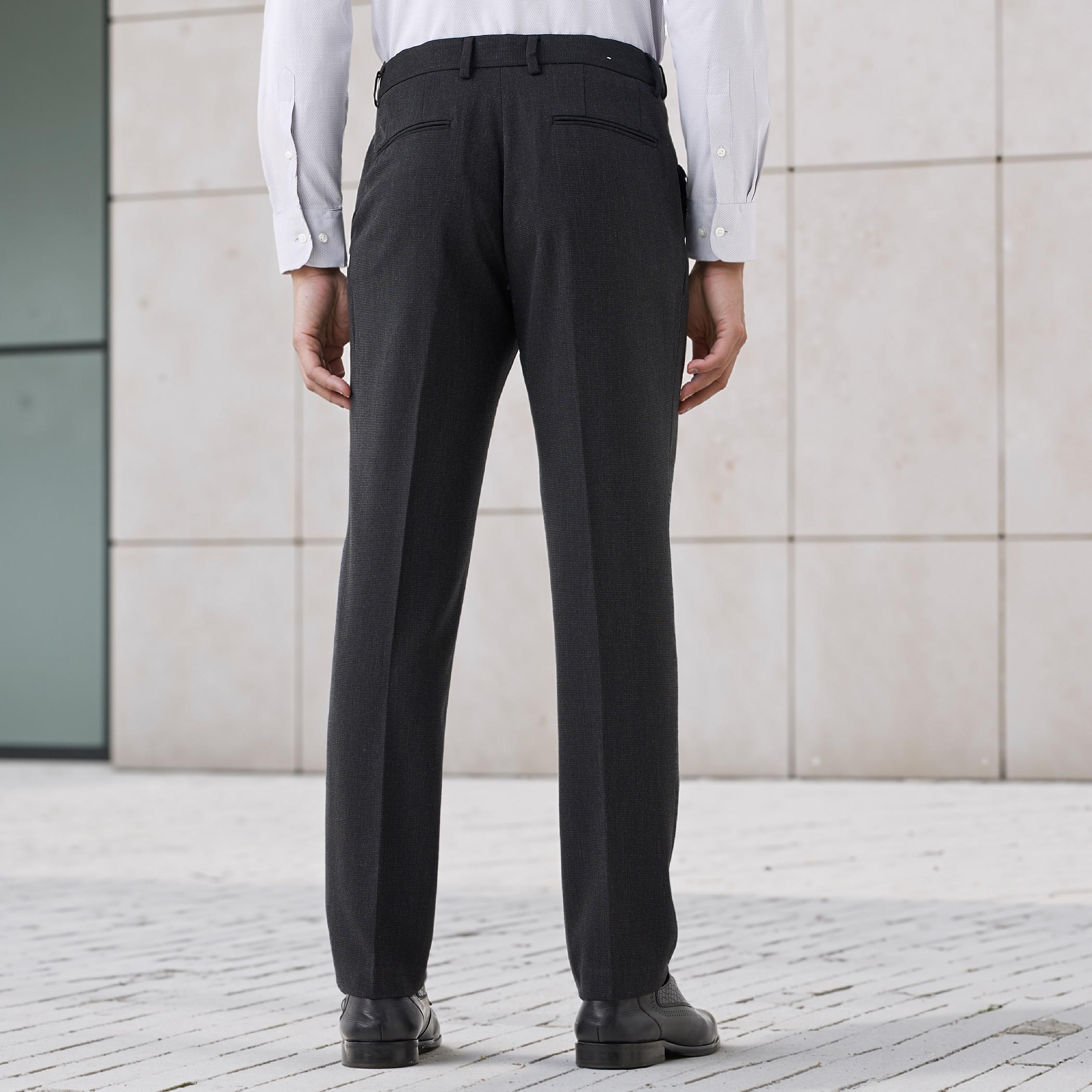 بنطلون رسمي بقصة ضيقة وخصر مرن وجيوب-men-clothing-bottoms-trousersandchinos-trousers-image-3