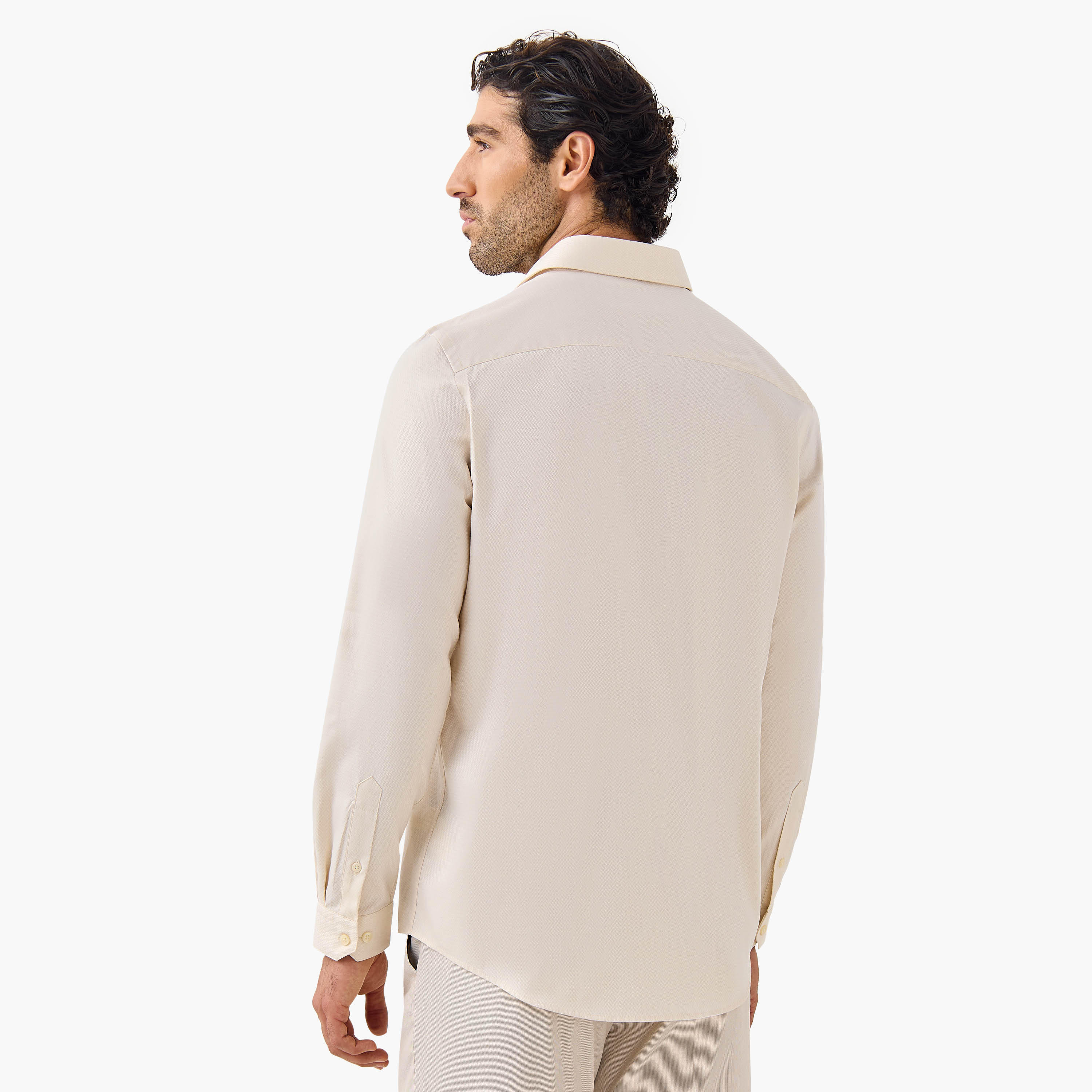 قميص بارز الملمس بقصّة عادية وأكمام طويلة-men-clothing-shirts-image-4